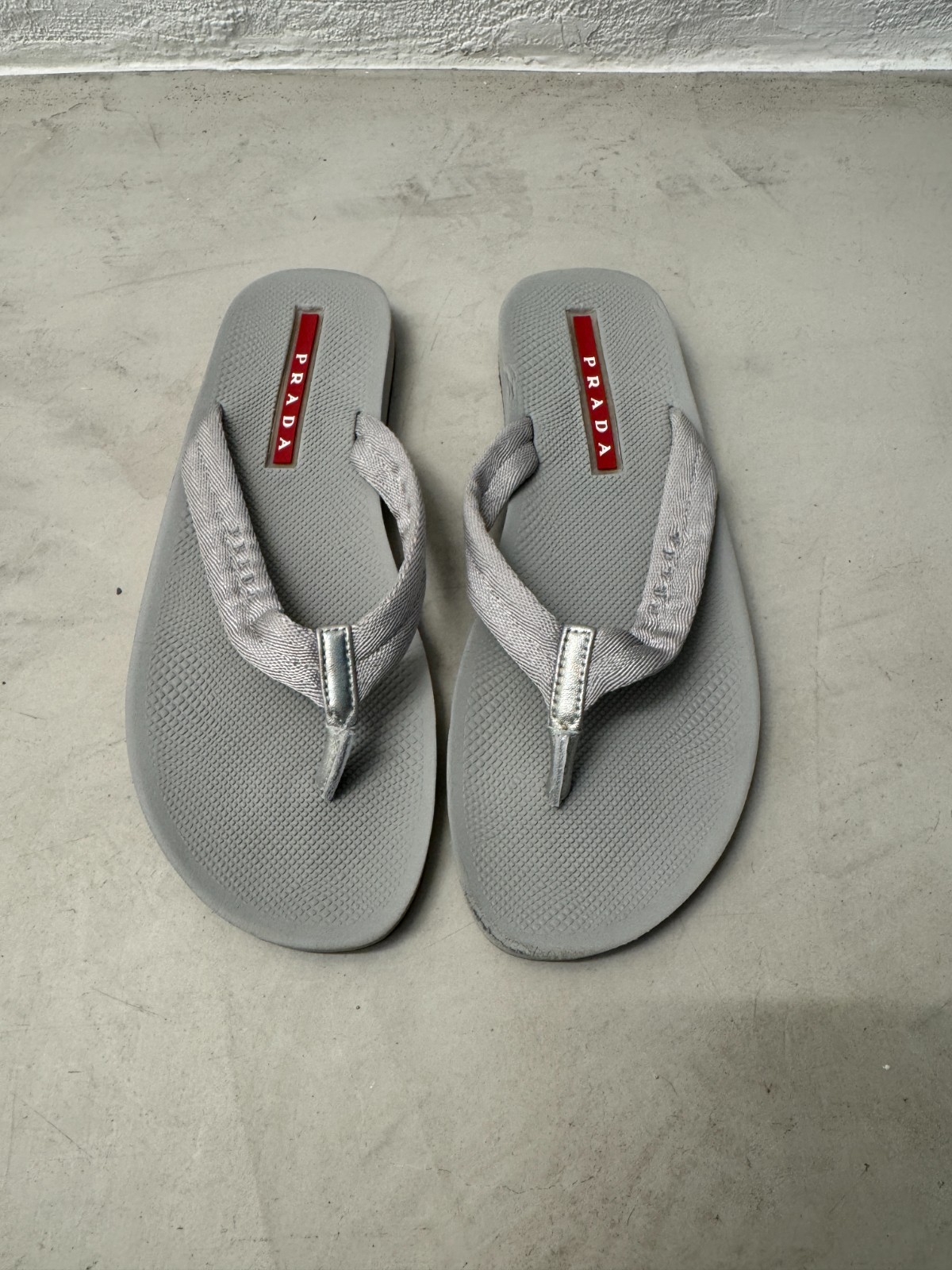 PRADA Grey Rubber Flip Flops Sandals Silver V Strap Synthetic UK6 EU39