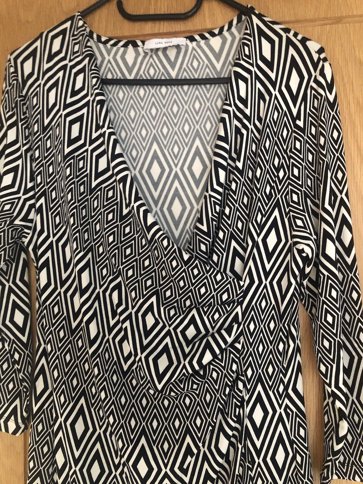 Luna Nero black & white wrap dress size 10 T168