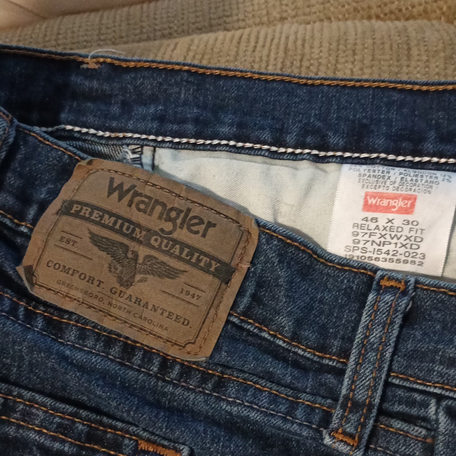 Wrangler Premium Quality Men’s Relaxed Straight Jeans Blue Medium Wash Stretch