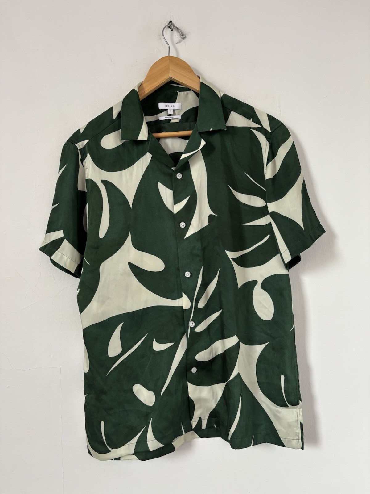 REISS Cuban Collar Shirt Large Green Monstera Leaf Tropical Print Silk Feel Soul