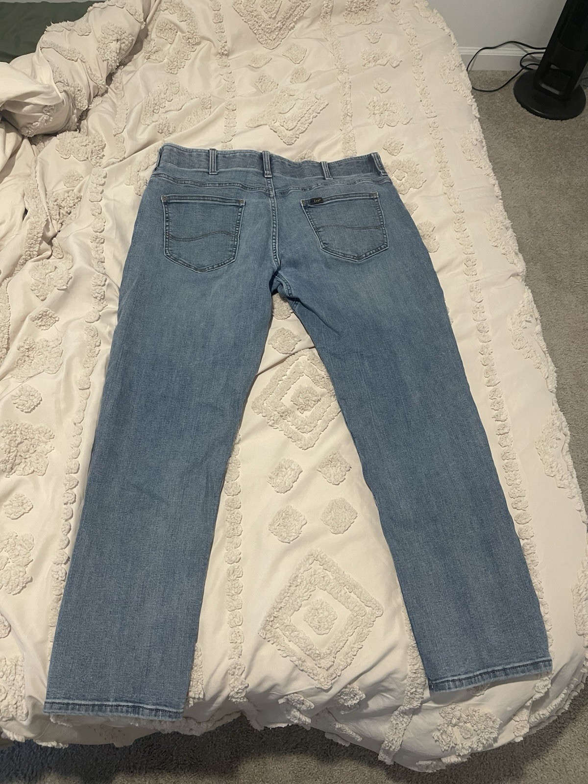 Lee Extreme Motion MVP Mens 36×30 Straight Fit Tapered Leg Jeans Light Wash Blue