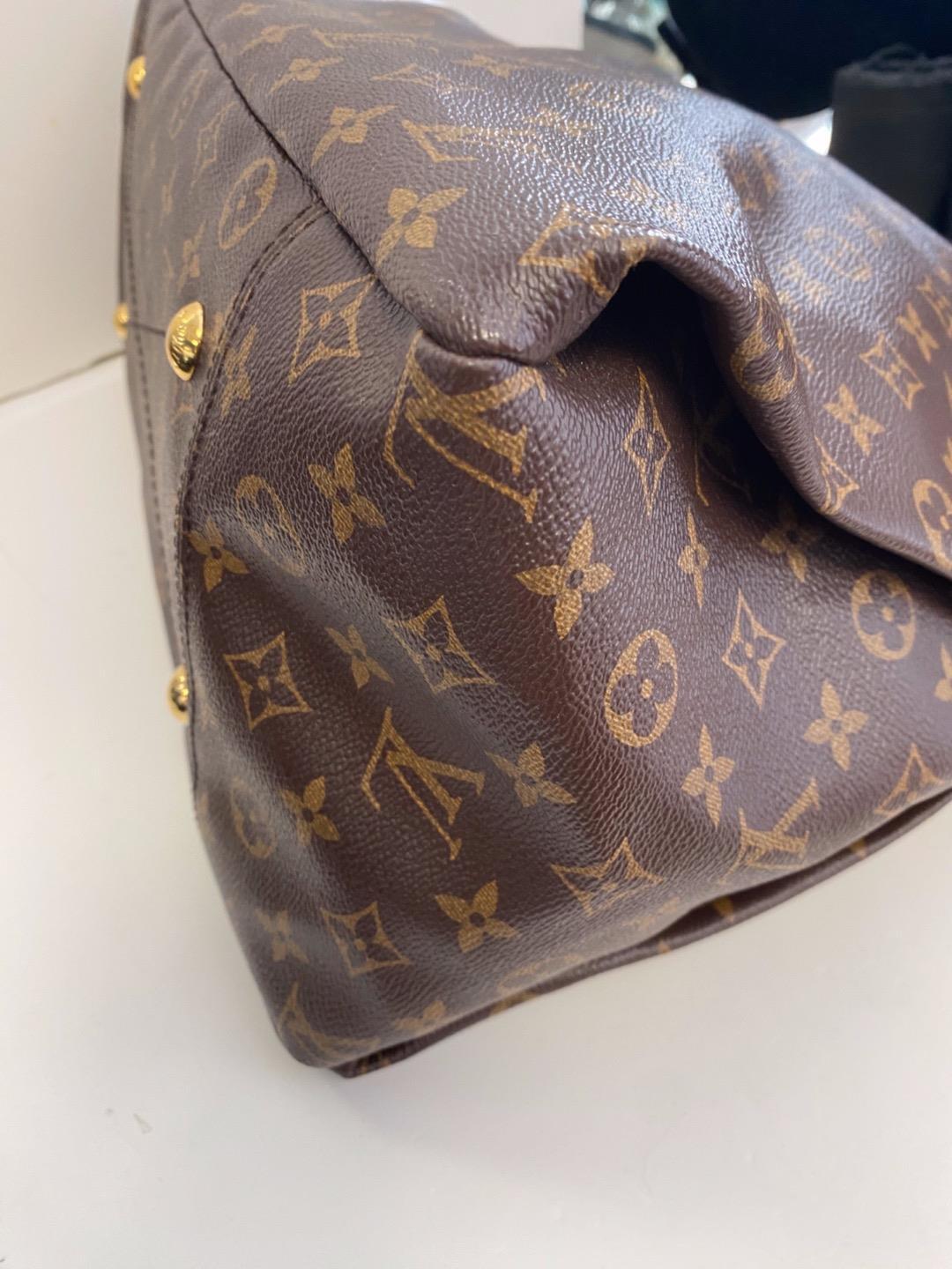 Authentic Louis Vuitton Monogram Artsy MM Shoulder Bag