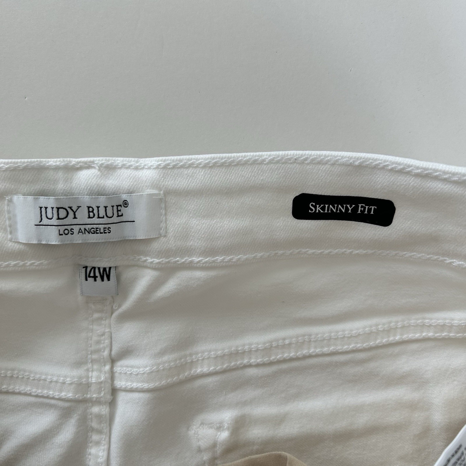 Judy Blue Jeans Womens Size 14W Mid Rise Skinny Fit White Distressed JB82280 NWT