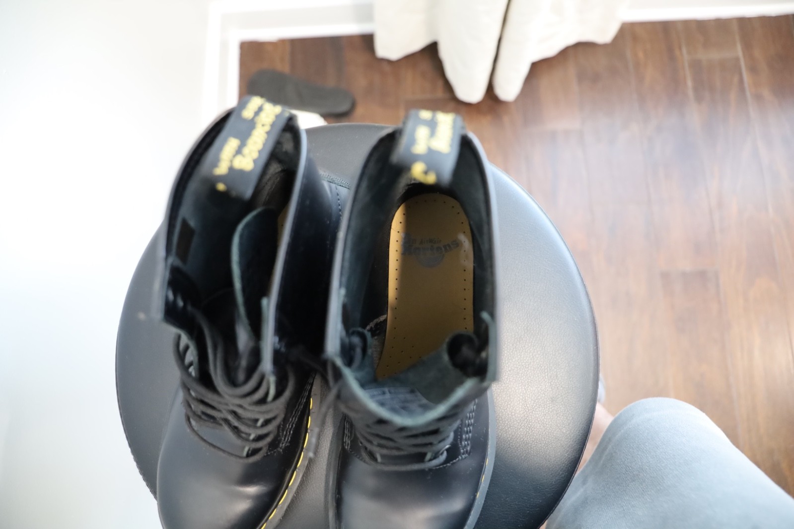 Dr ‘Doc’ Martens Mens Leather Boot size 9 AMAZING CONDITION PRICED TO SELL