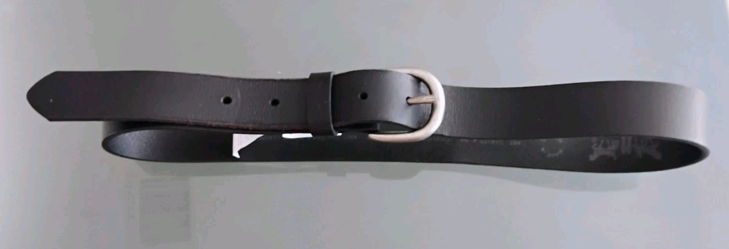 Levi’s Black Leather Beltwith Silver Buckle 32 (80 cm) 1 inch thick Full Grain