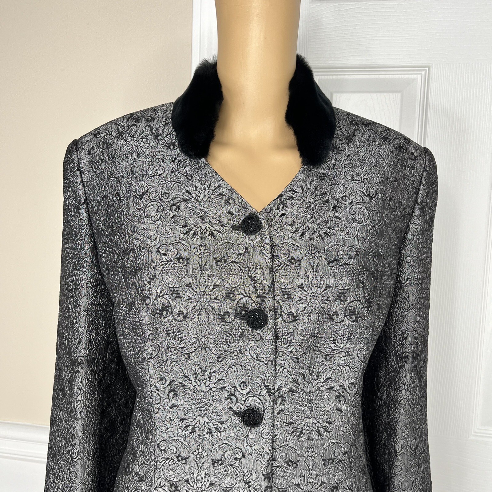 John Meyer Polyester Rayon Skirt Suit 12 Gray Floral Faux Fur Collar Timeless