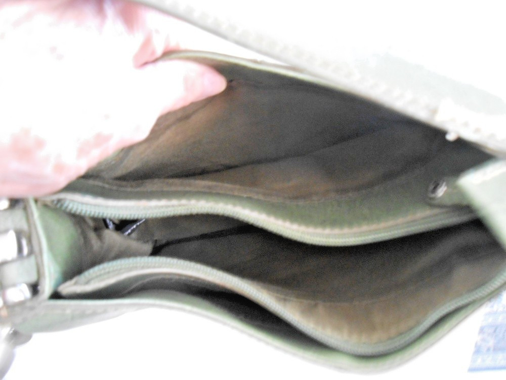 Vintage Liz Claiborne Pebble Leather Purse Handbag Green Measures 11 X 8 Inches.