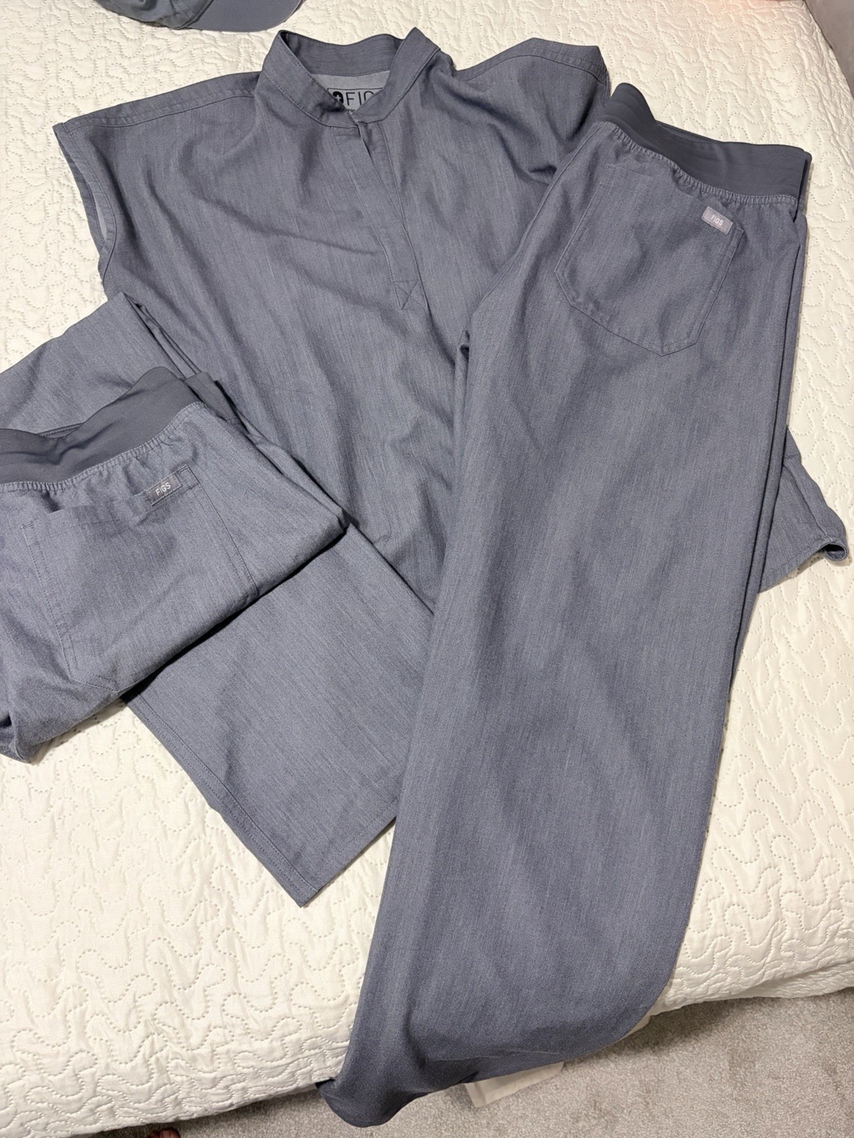 FIGS Technical Collection Gray Solid Scrub bundle 1 Top S & 2 Pants Womens M