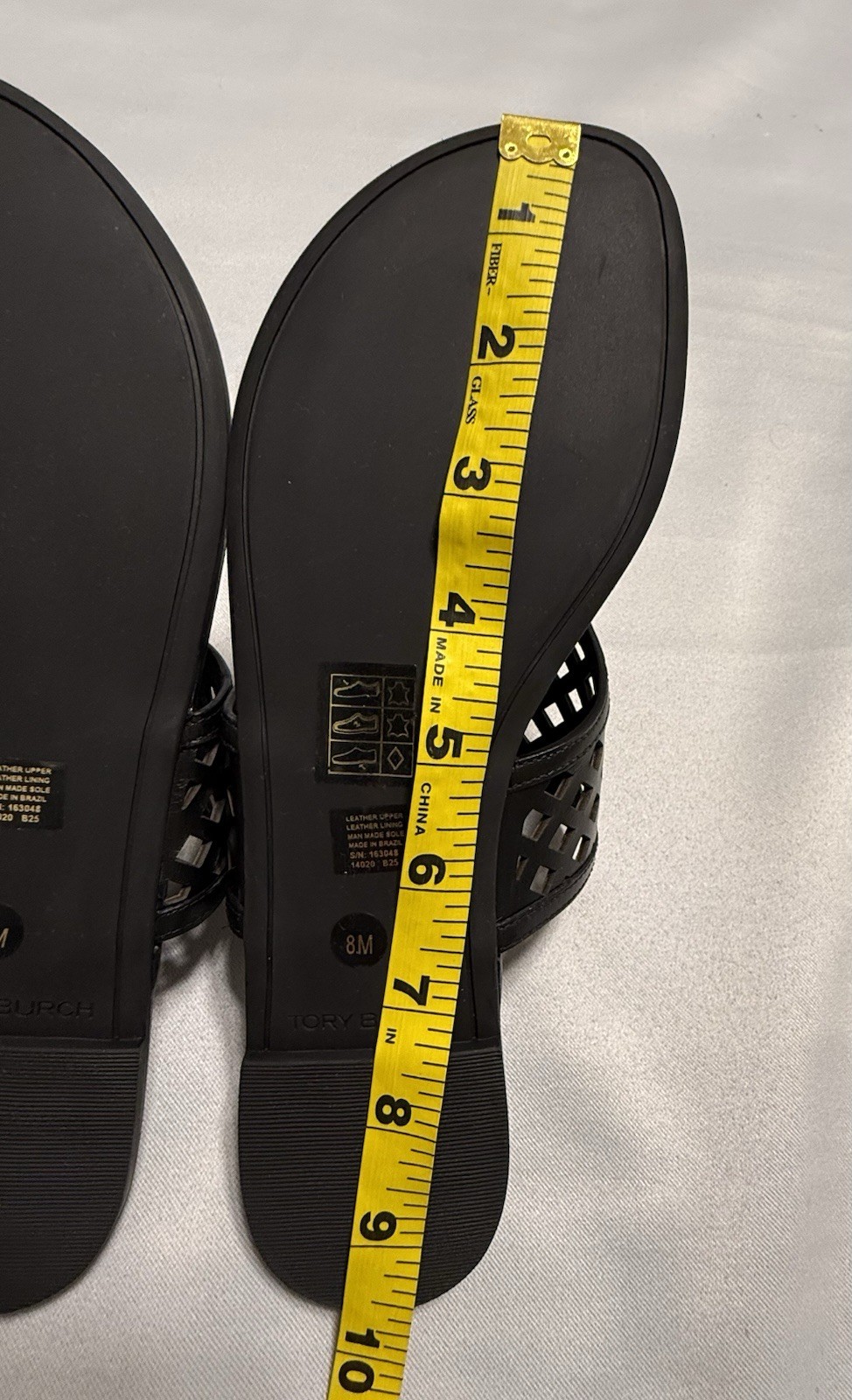 TORY BURCH THATCHED PERFORATED BLACK LEATHER THONG SANDAL . SIZE – 8M