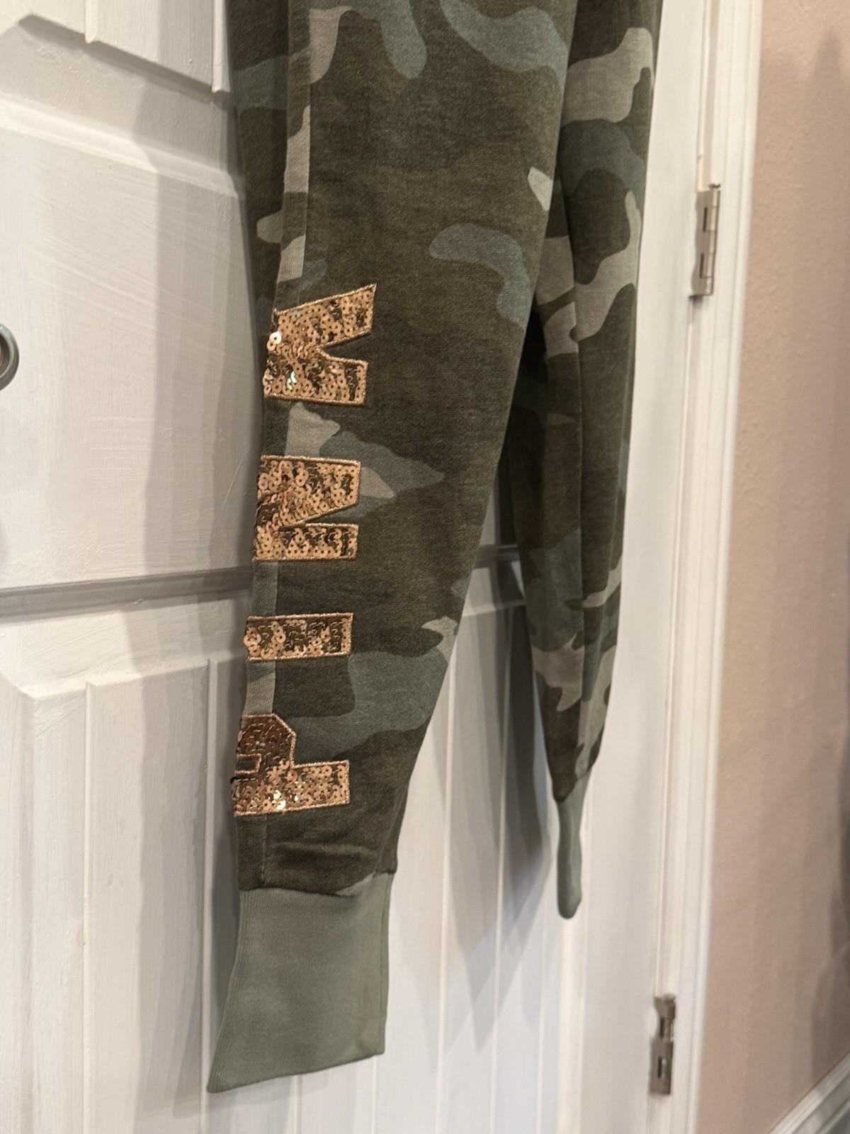 VICTORIA’S SECRET PINK Gold Bling Sequin Classic Sweatpant Green Camo S , NWT