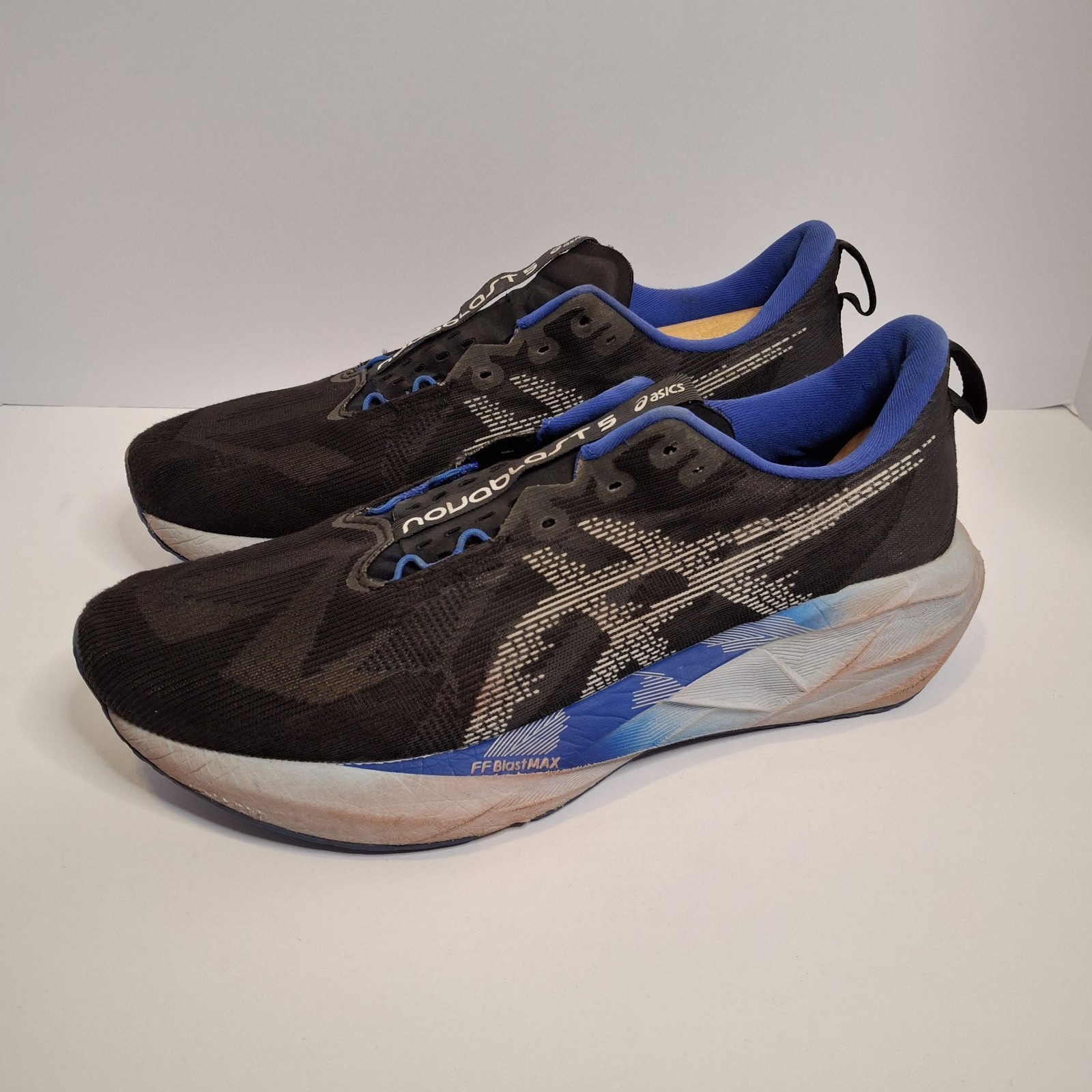 ASICS Novablast 5 Mens Size 12.5 Black Blue Road Running Sneakers Shoes No Laces