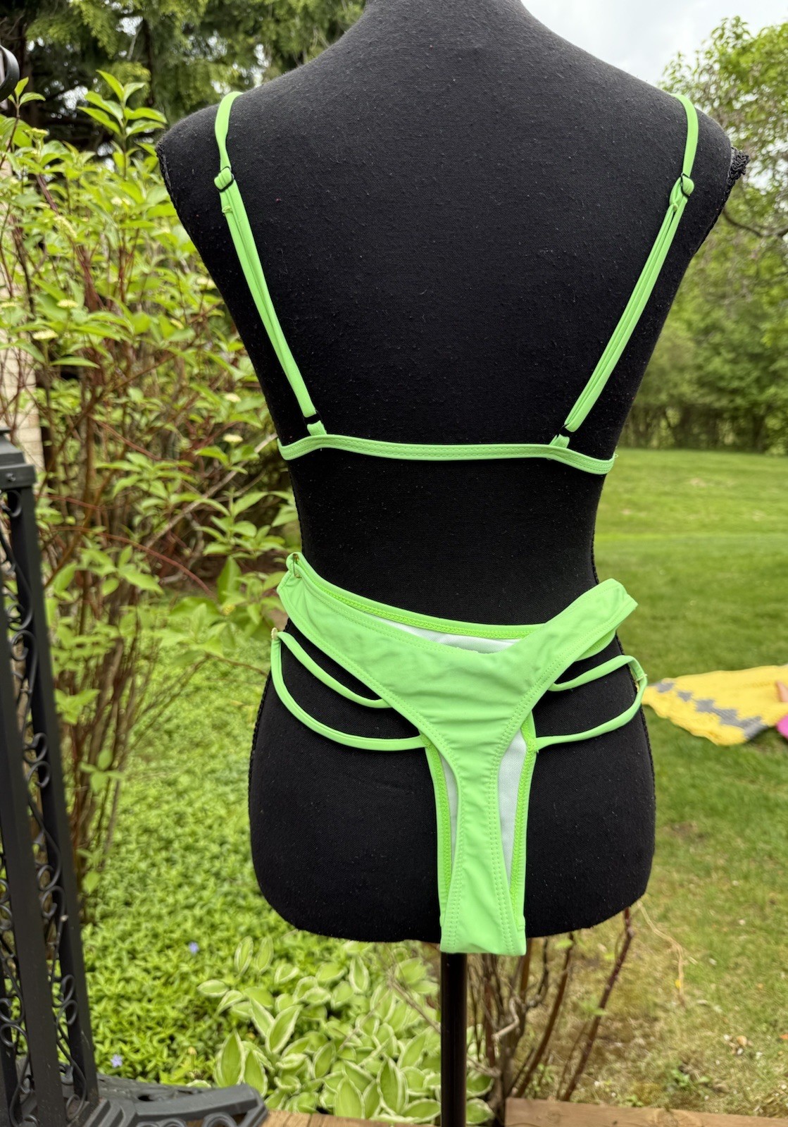 Neon Green Strappy Bikini Set size M 80% nylon 20% spandex pre-owned + Gift