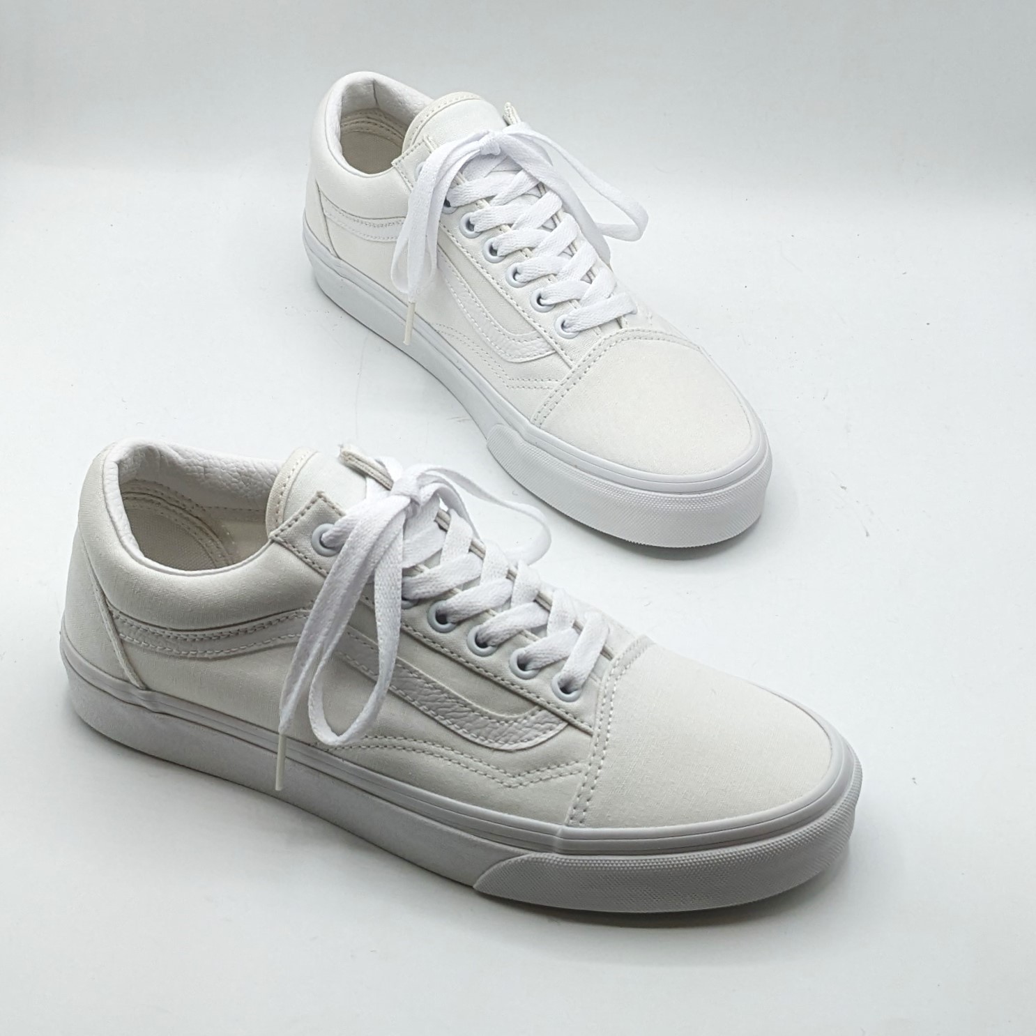 VANS “Old Skool Unisex Side Stripe Lace-Up” Sneaker (True White) Youth & Women’s
