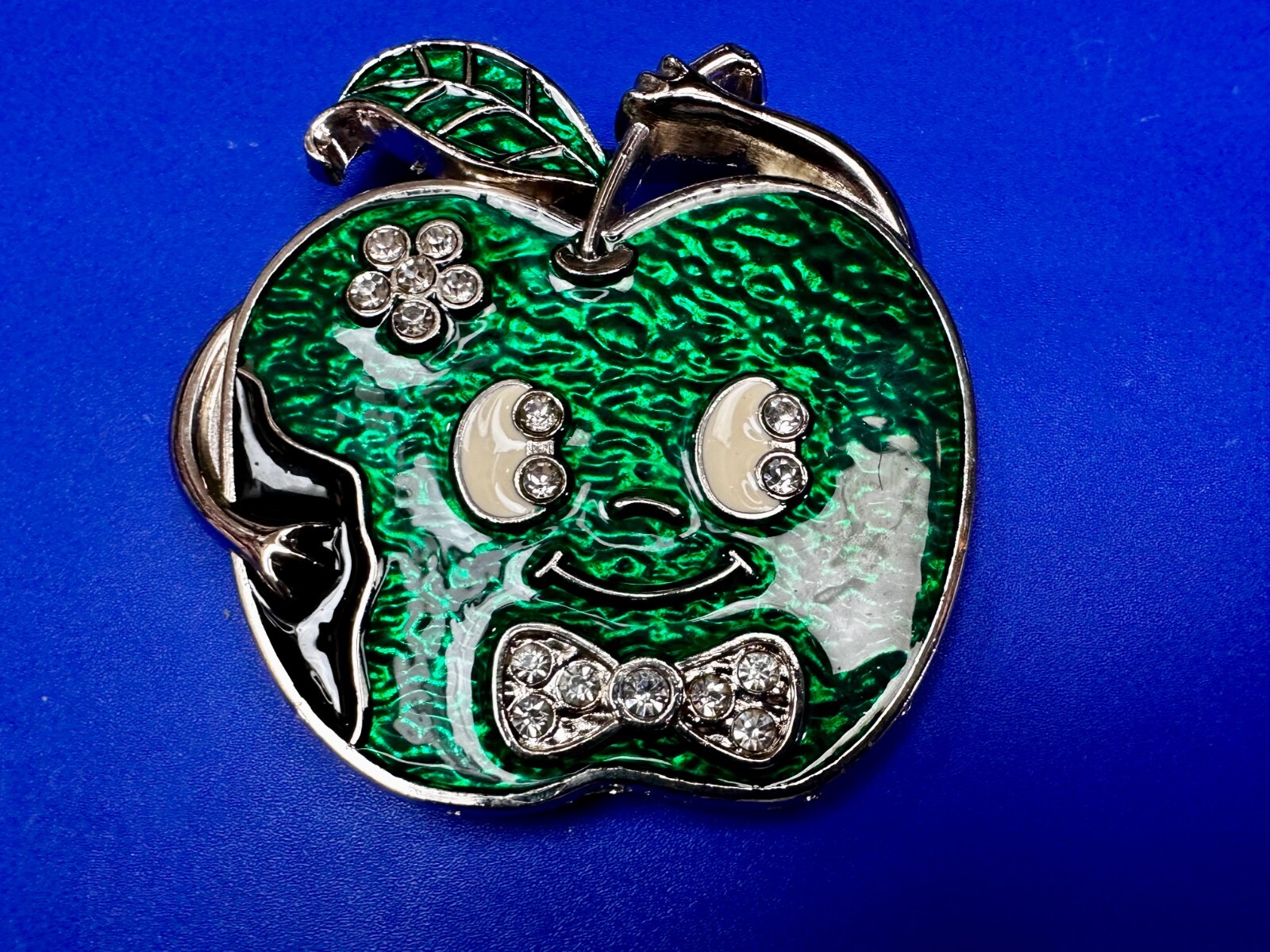 Scared Green Apple Face – Rhinestones Accented Cartoon Novelty Fun Belt Buckle