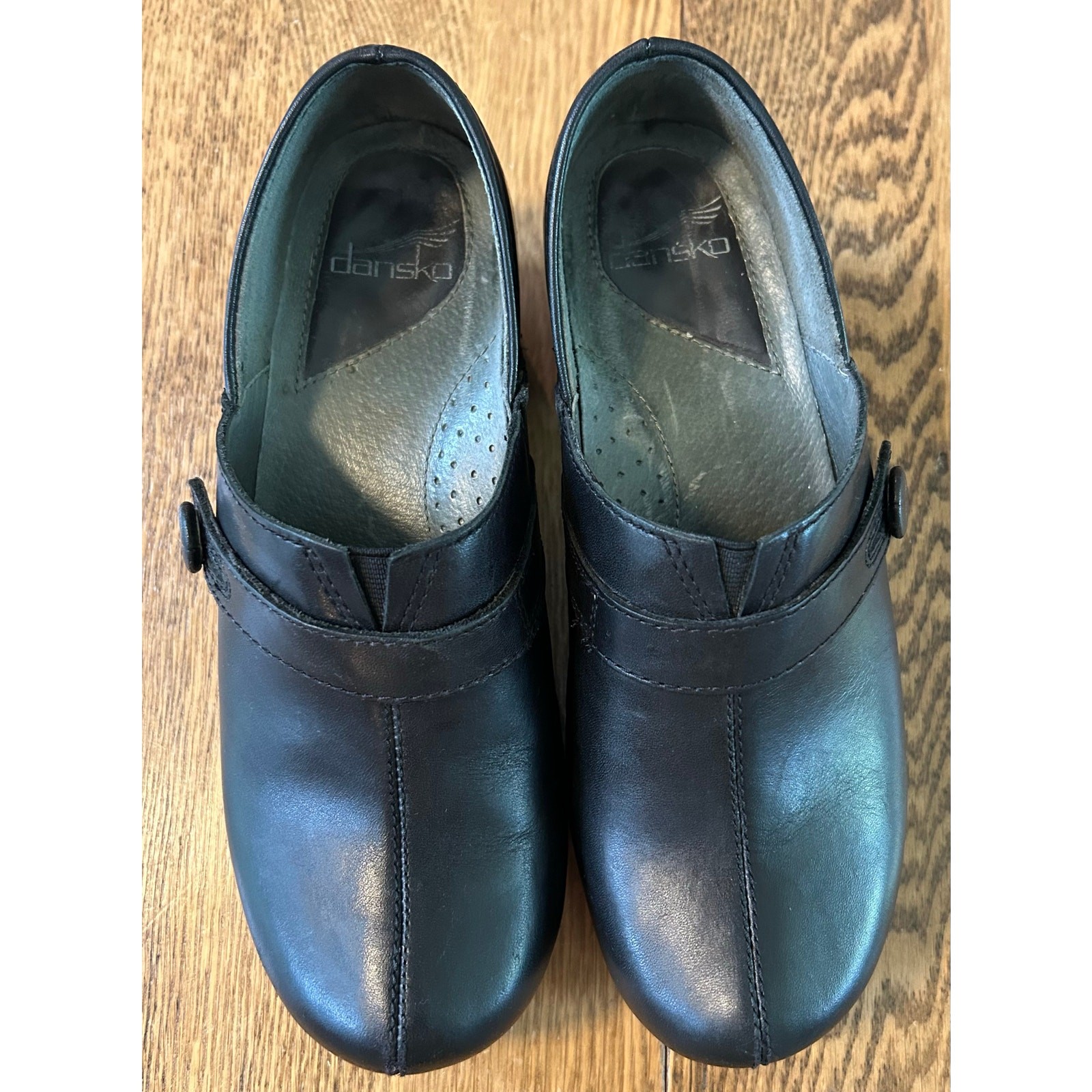 Dansko Solstice Button Strap Clogs Black Leather Slip on Women’s Sz 39 US 8.5