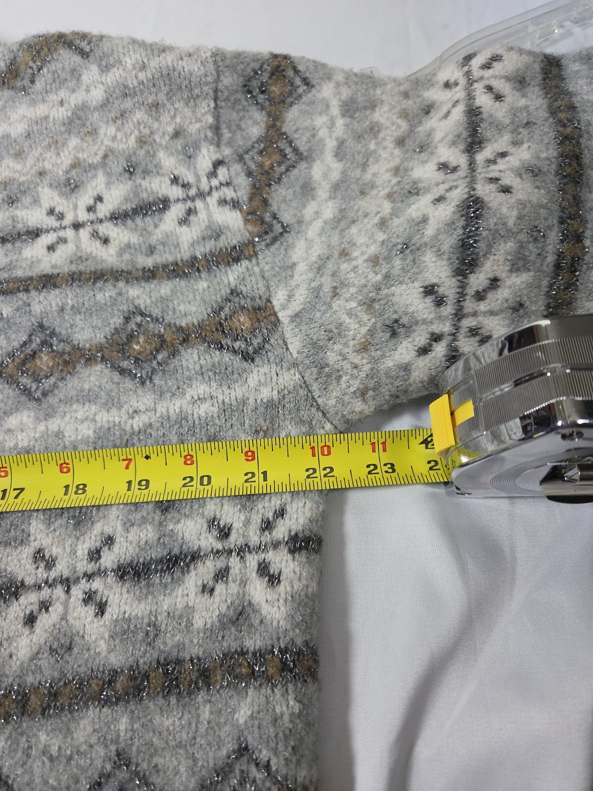 H&M Size M Gray Metallic Fair Isle Sparkle Fuzzy Crew Neck Pullover Sweater