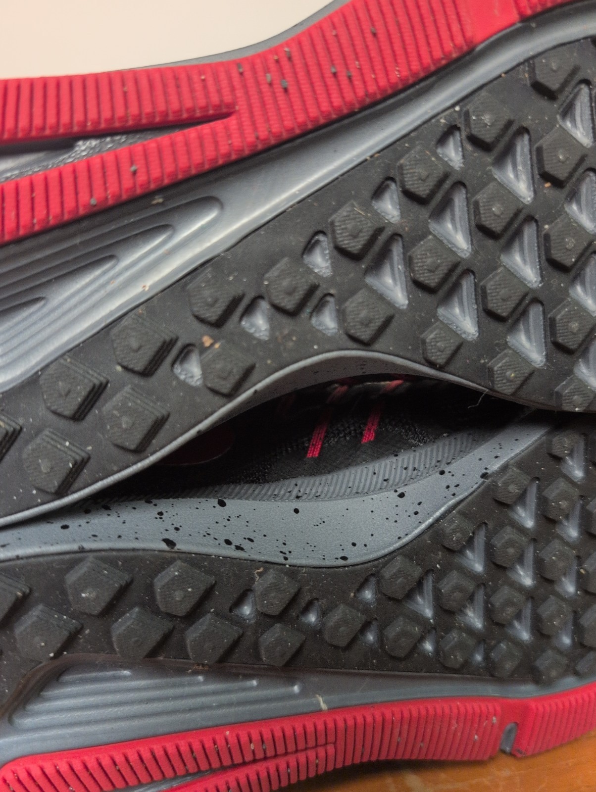 Nike Run Swift AR1945 001 Black Red Speckled Laces Size Men 8 Women 9.5