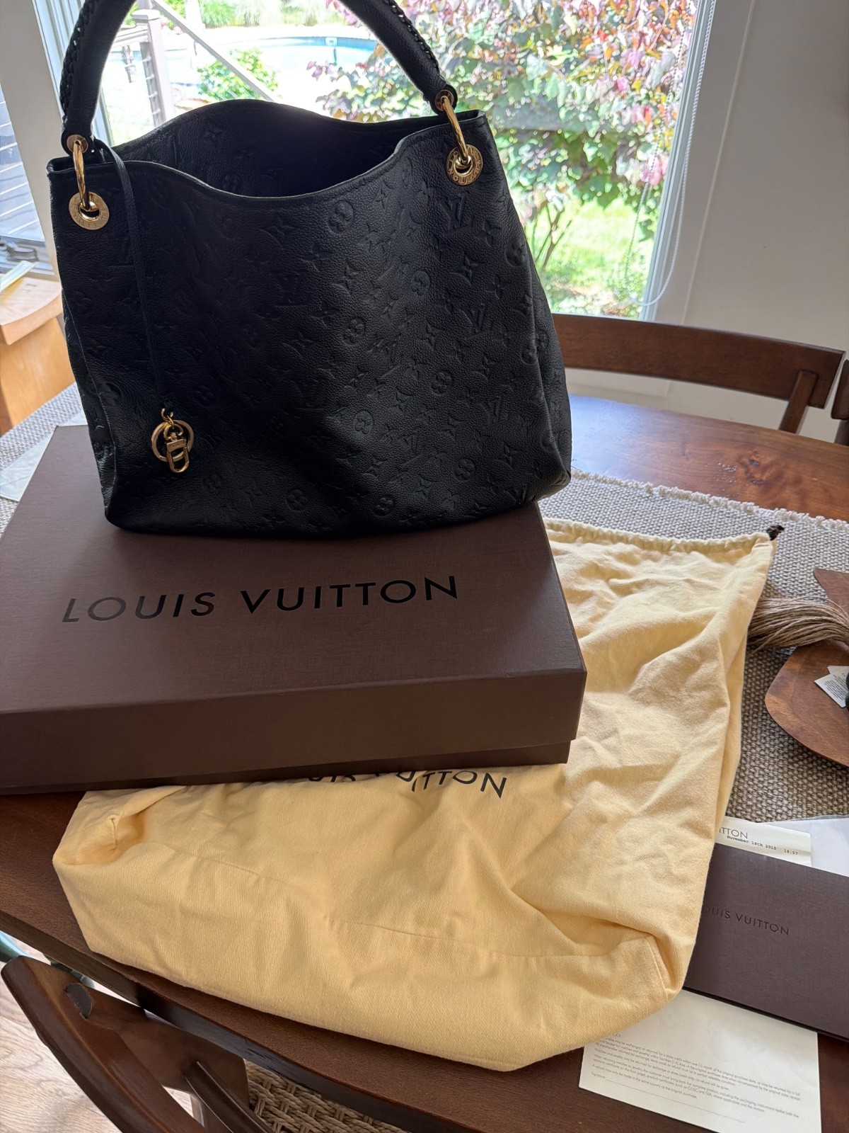 Louis Vuitton Artsy Shoulder Bag MM Black Leather
