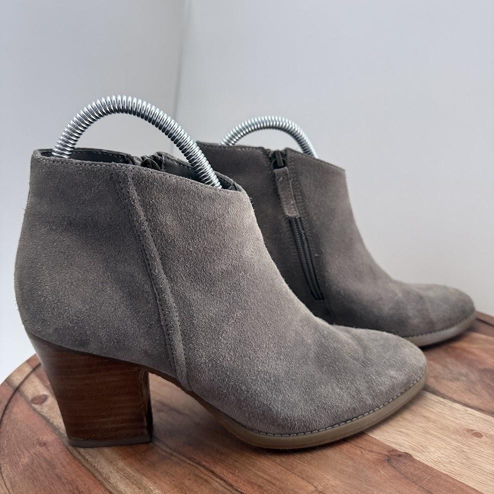 Susina Boots Womens Size 7W Gray Suede Ankle Booties Side Zip Stacked Heel Wide