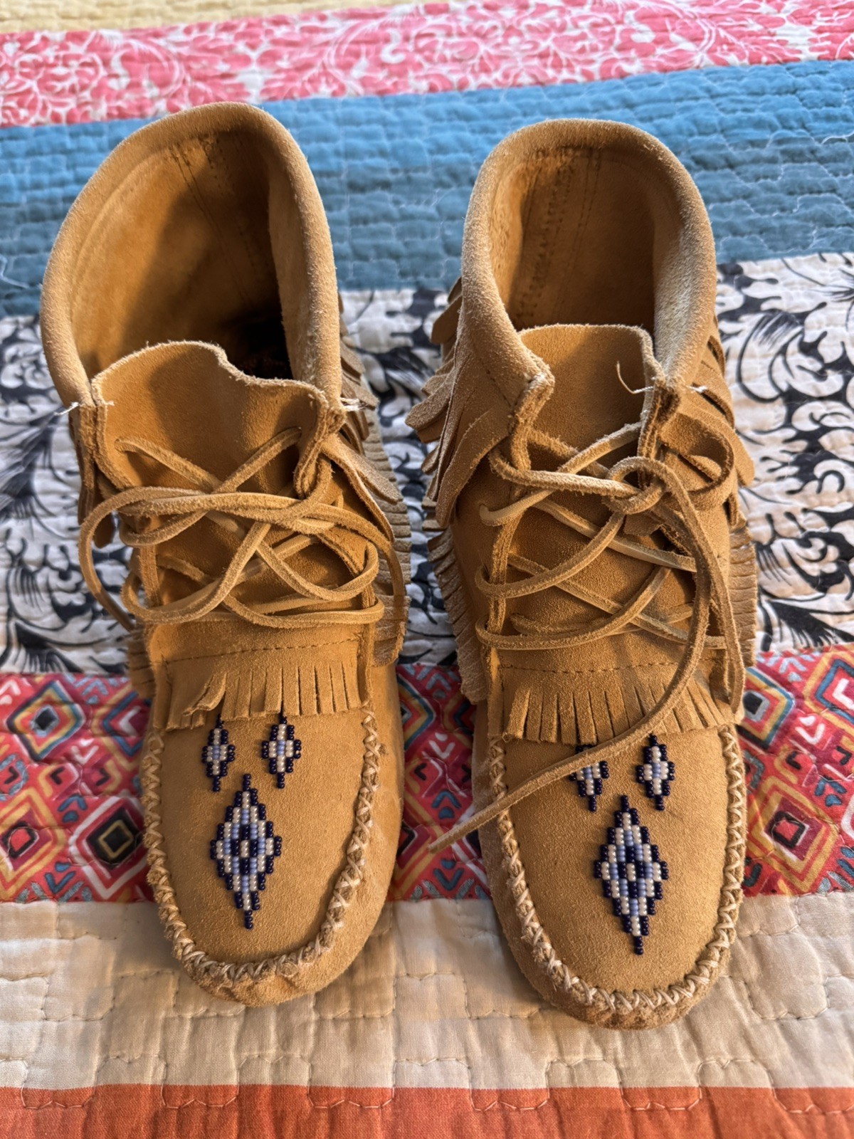 Manitoba Mukluks Harvester Moccasin Suede beaded Size 8 excellent preowned