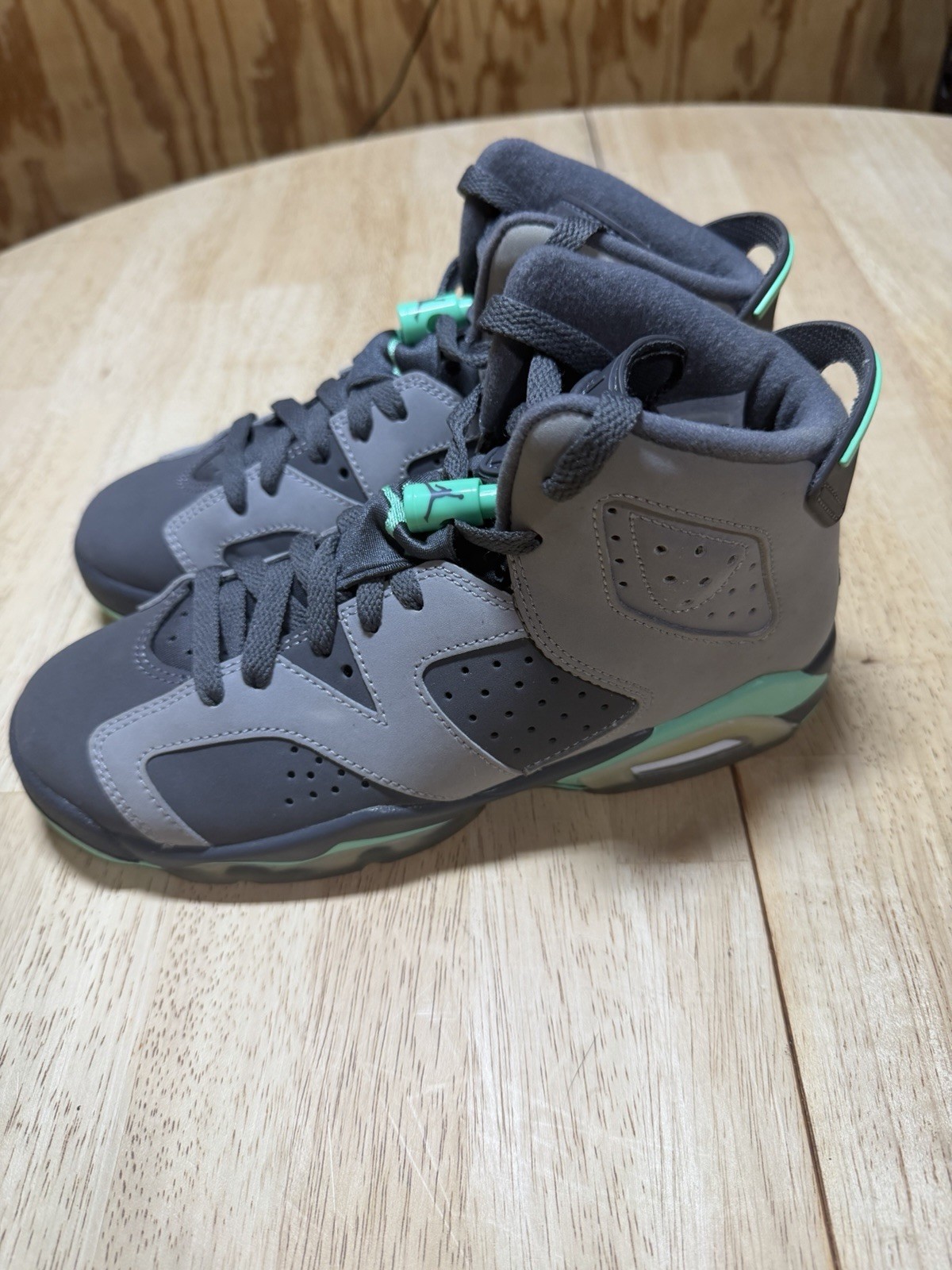 Air Jordan 6 Retro Green Glow Jade Gray Mint Green Youth Size 4.5Y Sneakers