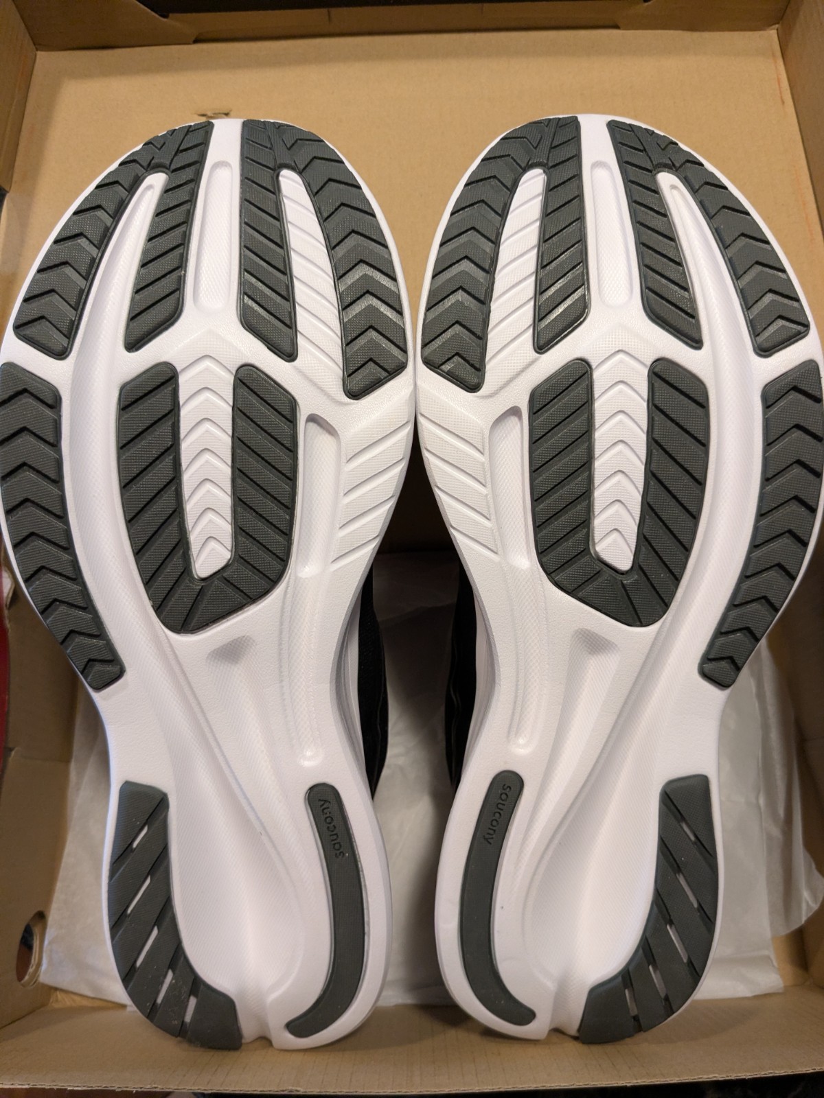 Size 11 – Saucony Ride 15 WIDE Black White NEW