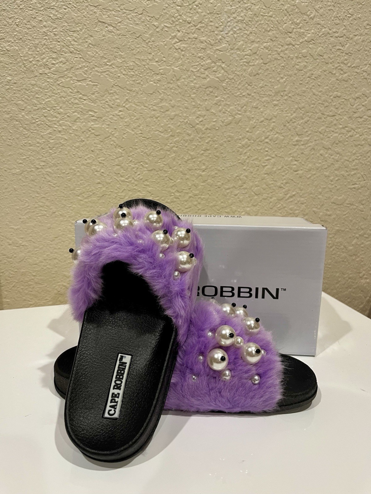 Cape Robbin Moira Women Slip On Skids Sandal Purple Faux Fur & Pearl Accent