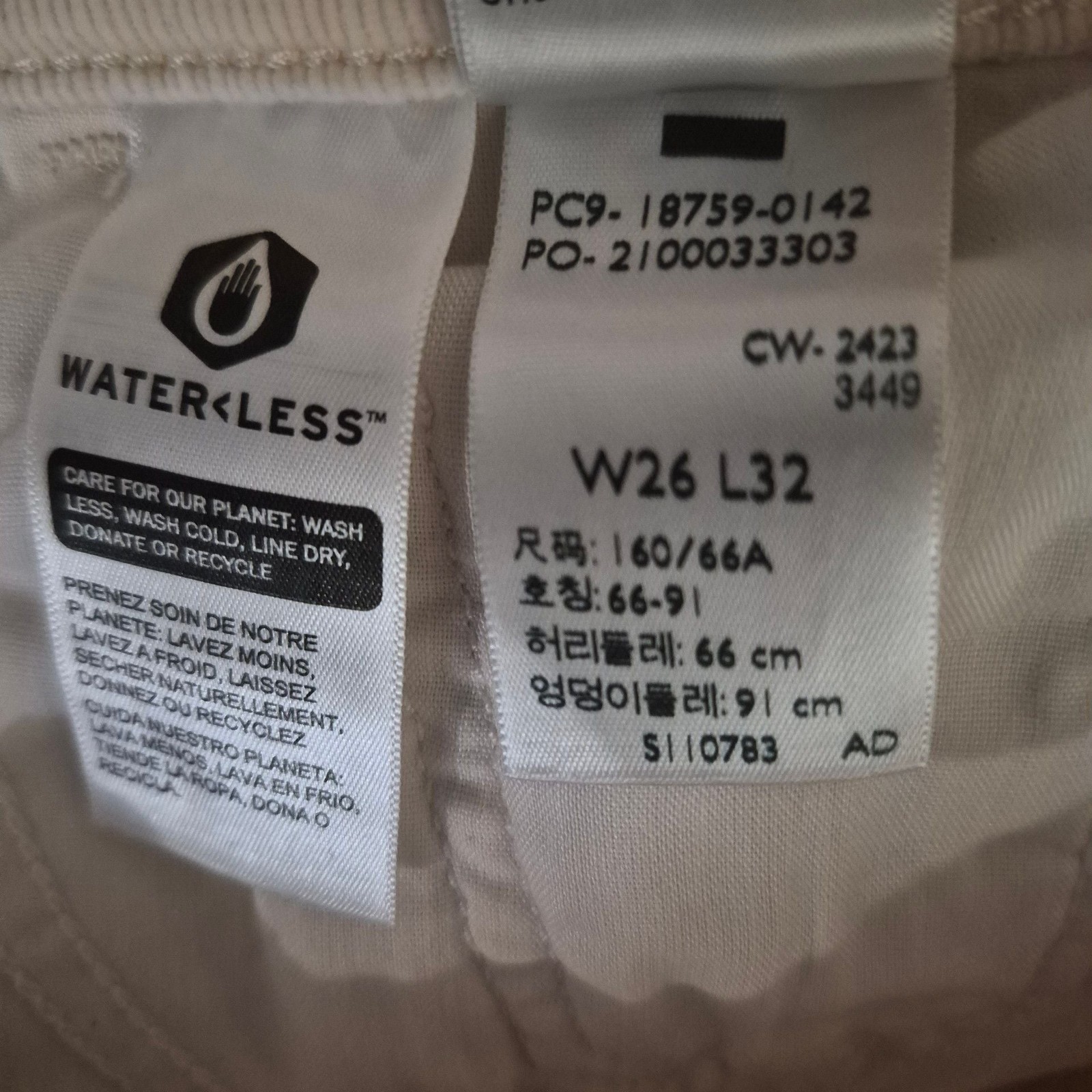 Levi’s 725 High Rise Bootcut Corduroy Pants in Cream