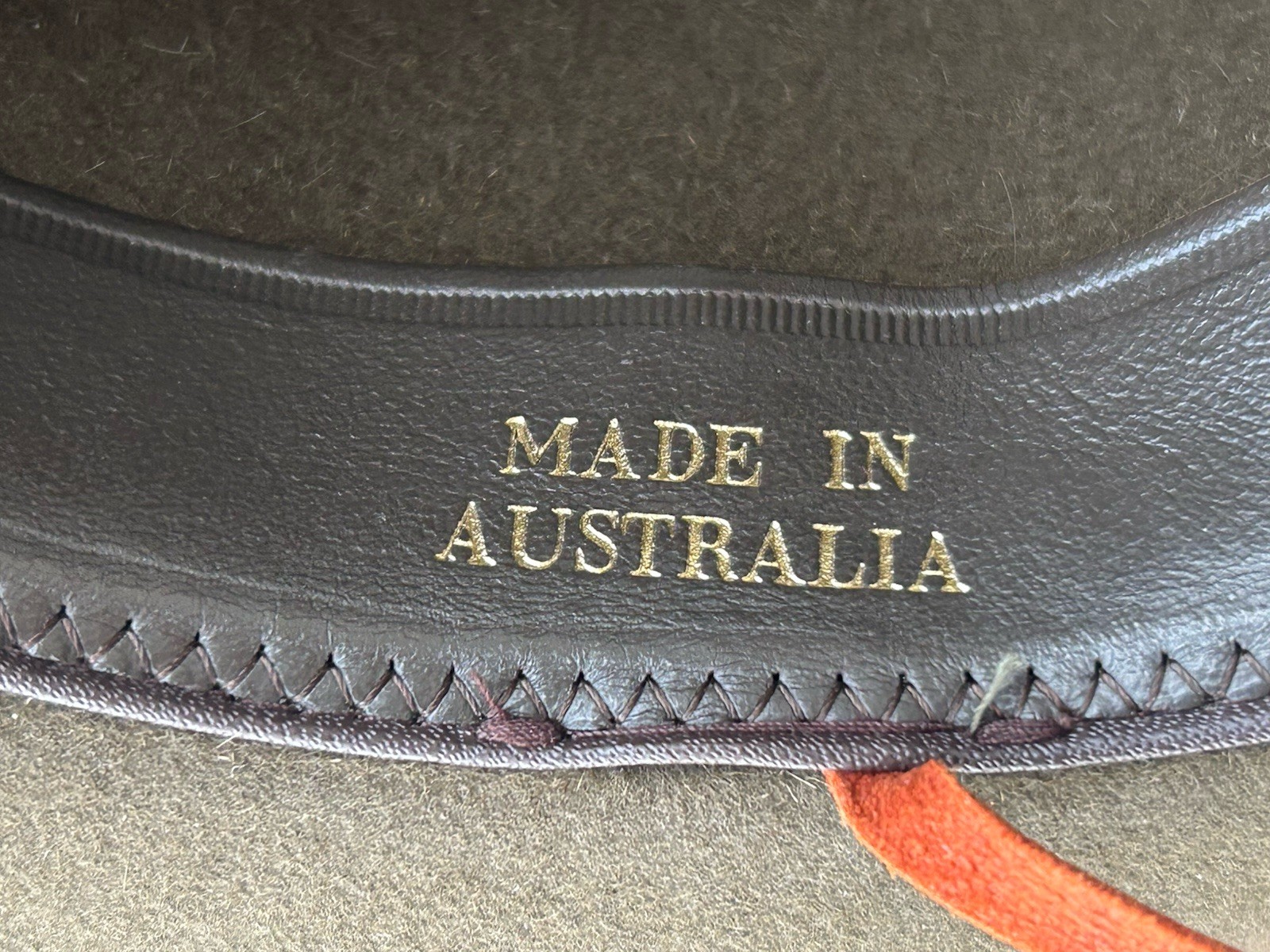 Excellent AKUBRA Pure Fur Felt SLOUCH HAT w/Australia Metal Badge Military sz 55