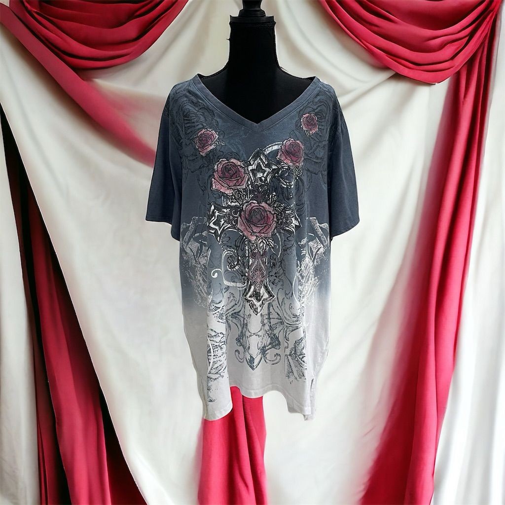 Plus Size Women’s V-Neck T-Shirt Blue Embellished Graphic Sharkbite Hem Size 22