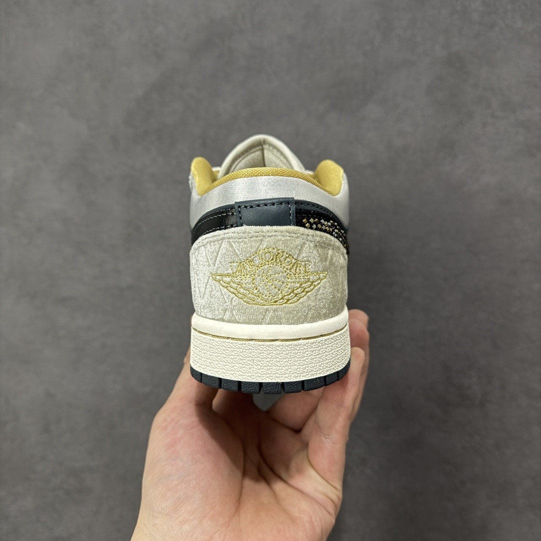 NK AJ 1 Low Se Beaded Swoosh DV1762-001