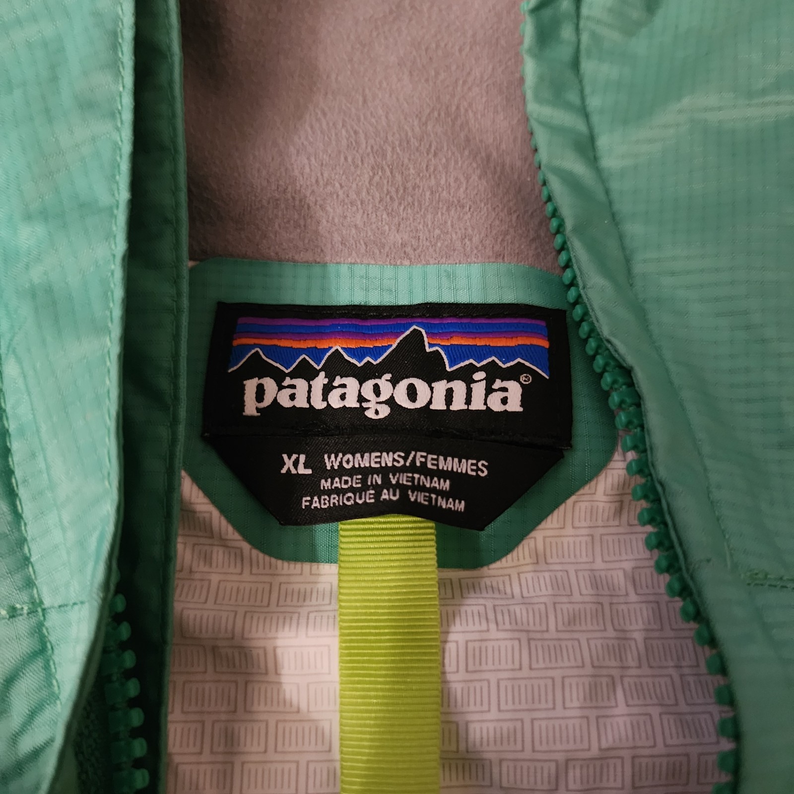 Patagonia Torrentshell Rain Jacket Light Green Color Waterproof Womens X-Large
