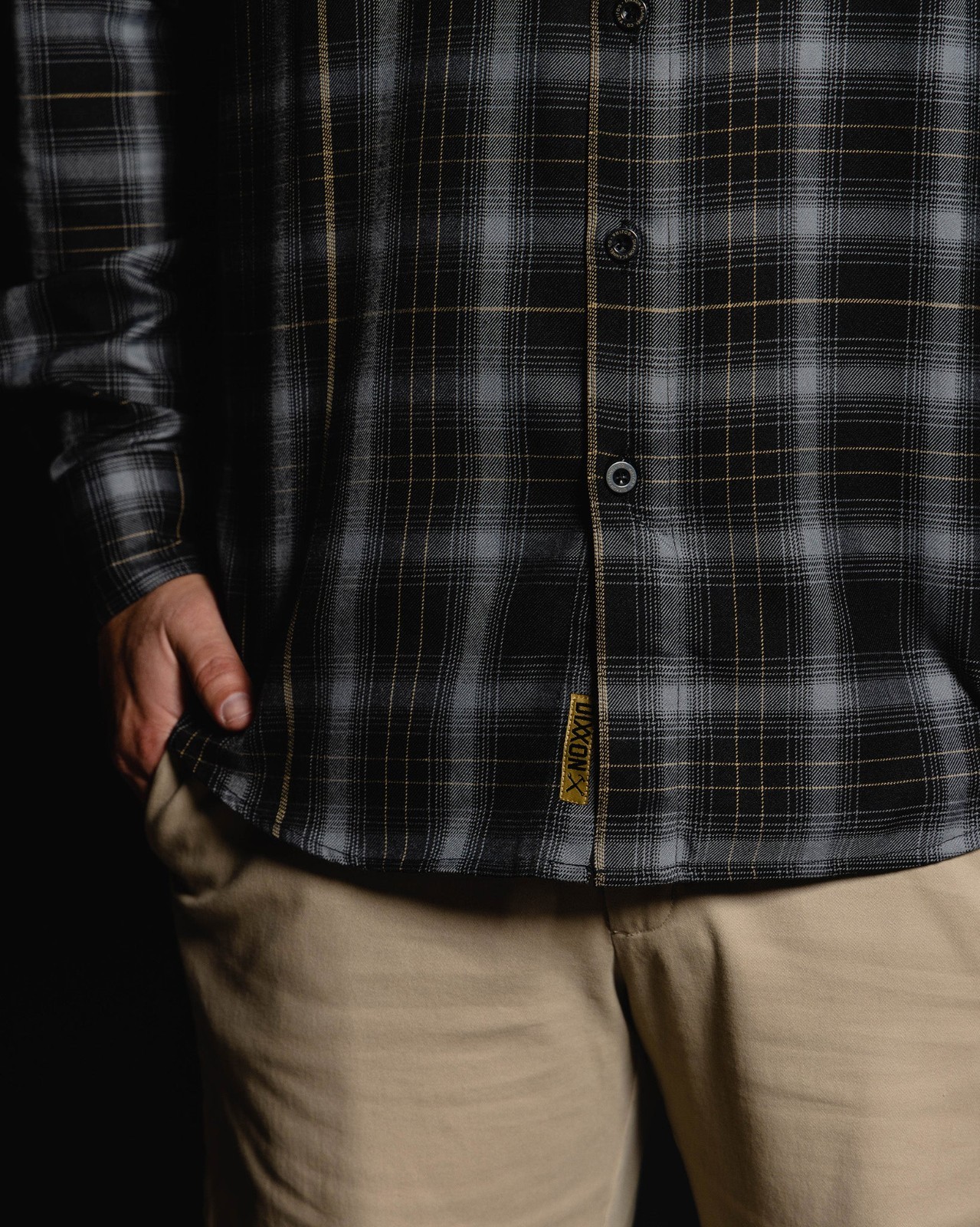 DIXXON Flannel x GOJIRA Men’s LARGE Collab Metal Band Plaid Button Shirt