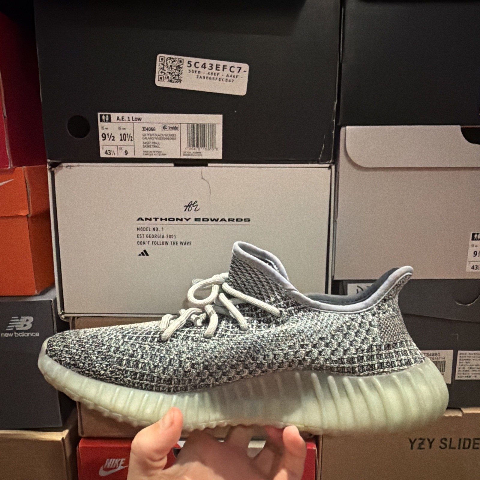 adidas Yeezy Boost 350 V2 Men’s Size 9 Ash Blue, GY7657