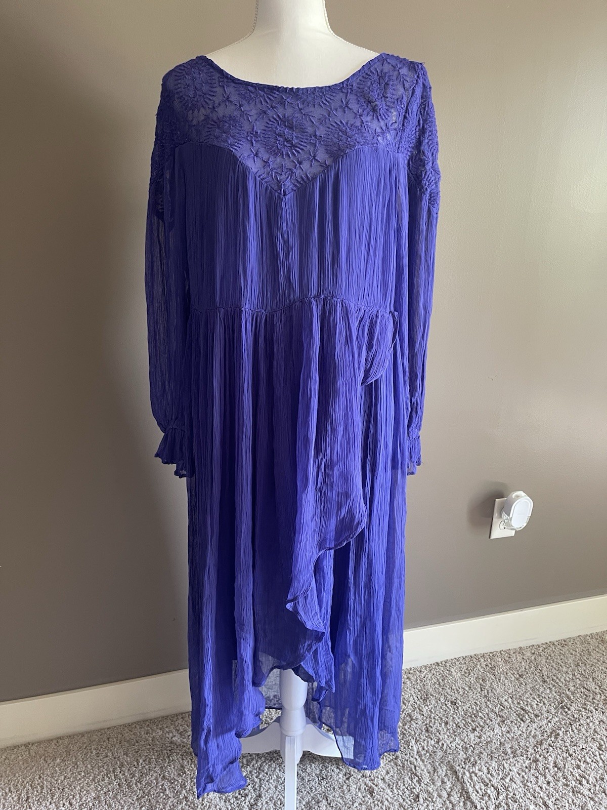 Sundance Woman’s Embroidered Long Ruffle Purple NWT Chiffon Maxi Dress Medium