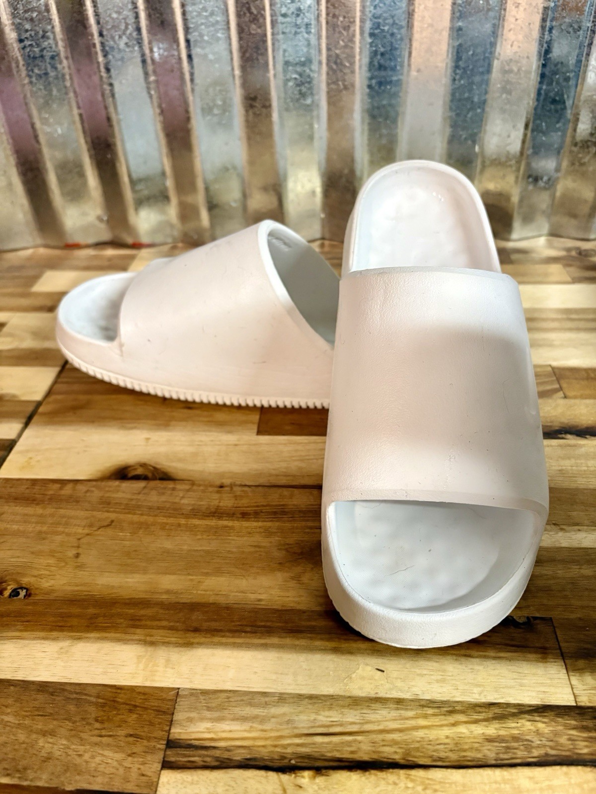 Nike Men’s White Slide Sandals Slip-On Solid Pattern Logo Accent Sandal