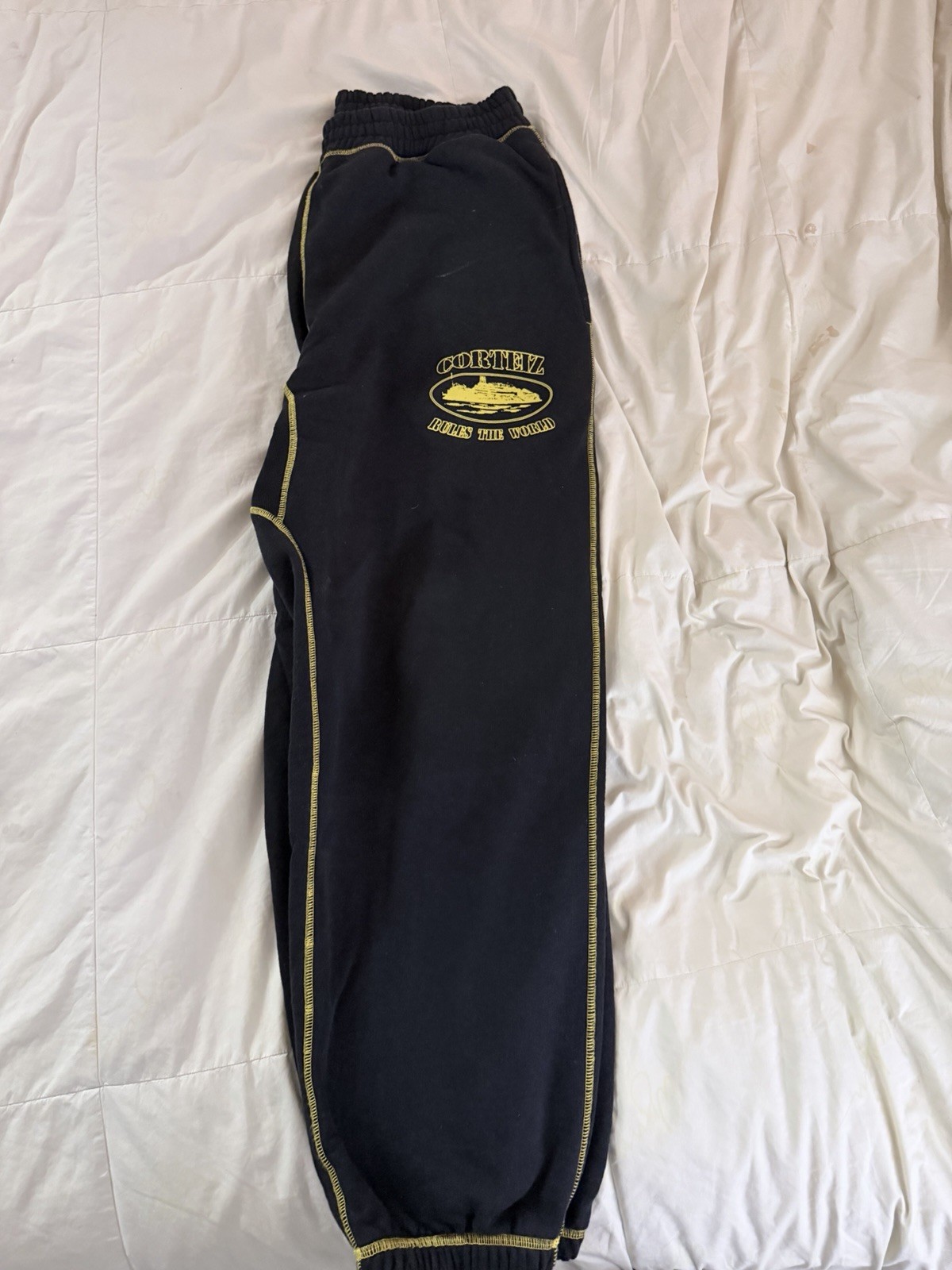 Corteiz Alcatraz Contrast Black Yellow stitching Sweatpants Size Medium Men’s.