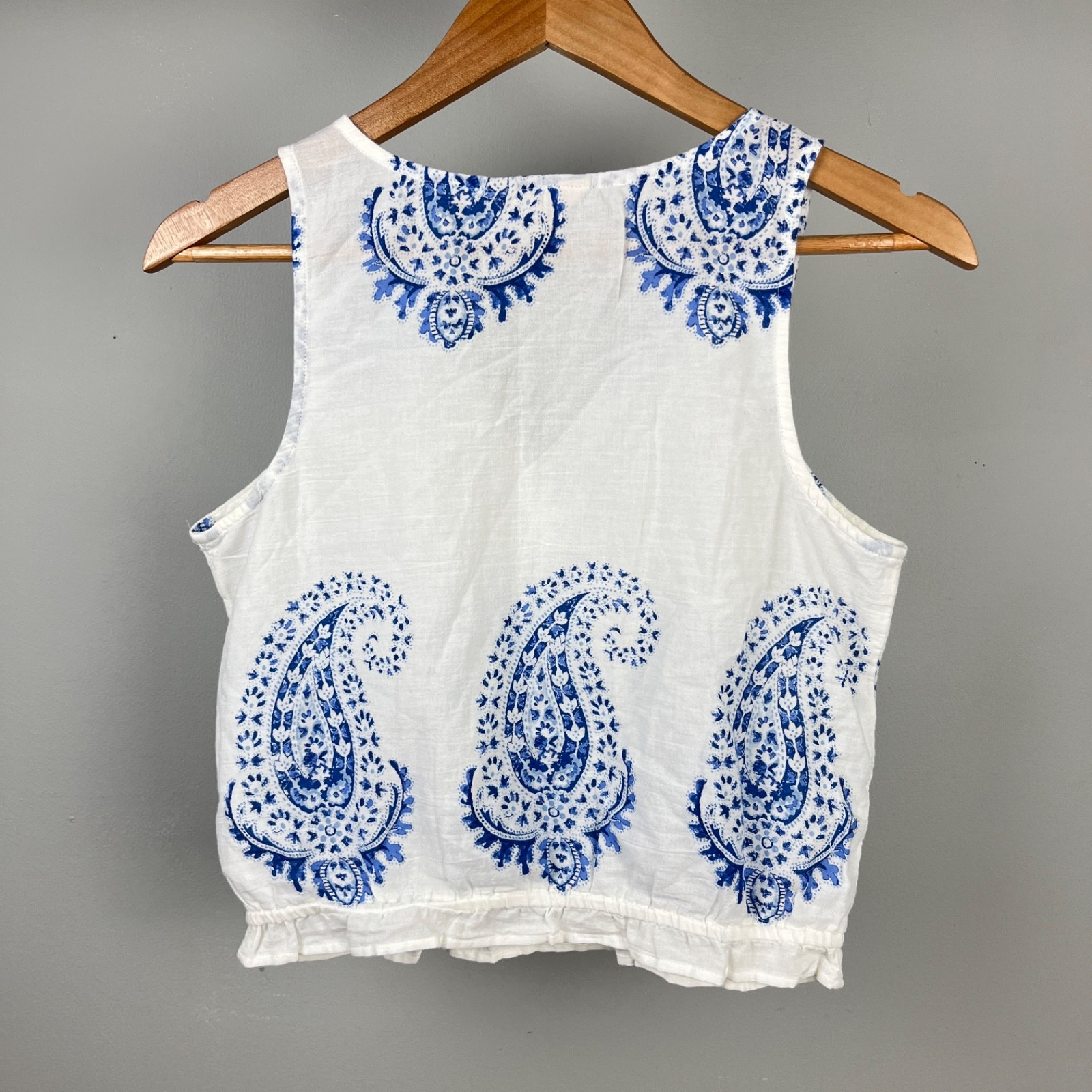 Lucky Brand Boho Sleeveless Top Womens XS Blue White Paisley Print Peasant