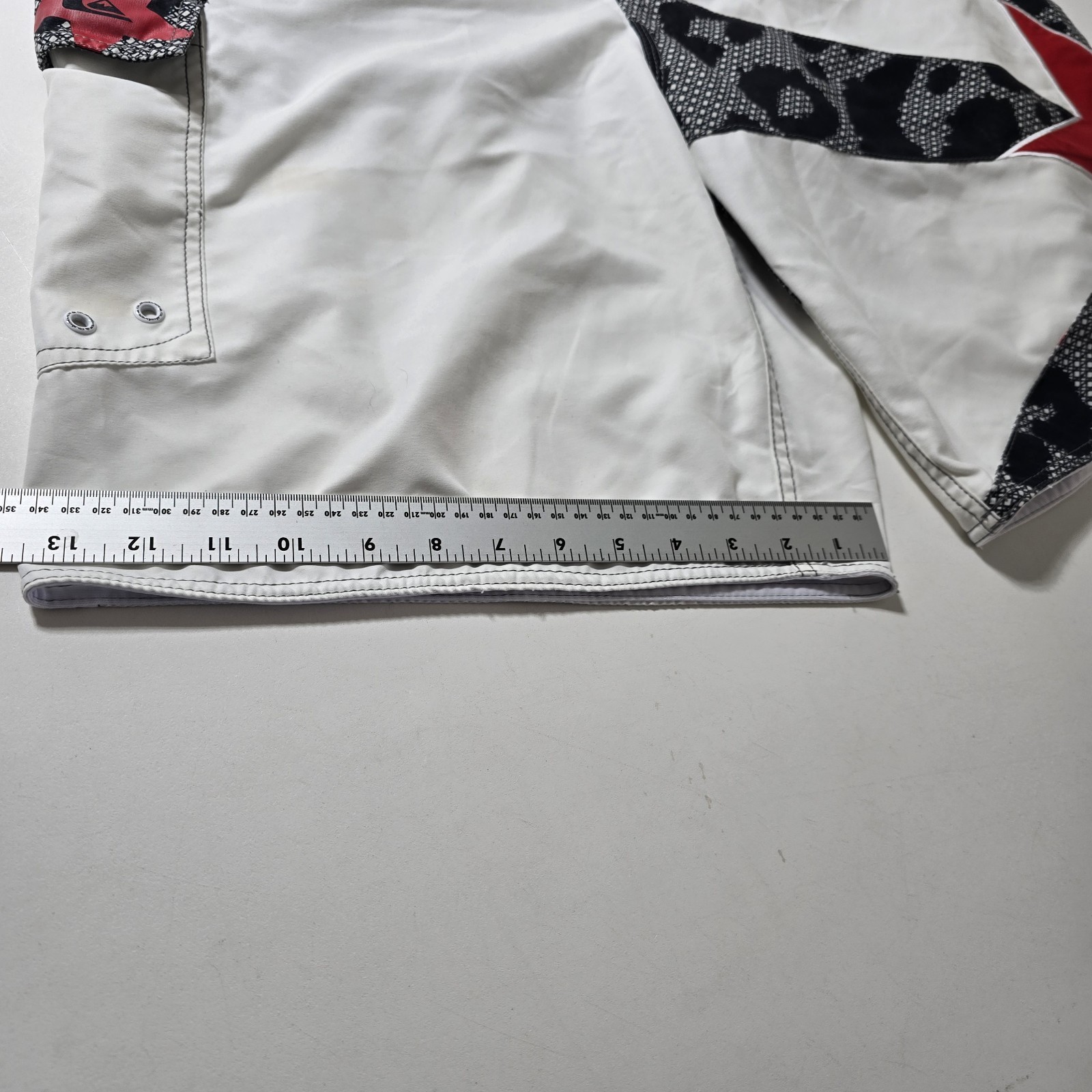 Y2K Quiksilver Board Shorts – 38 Red Star