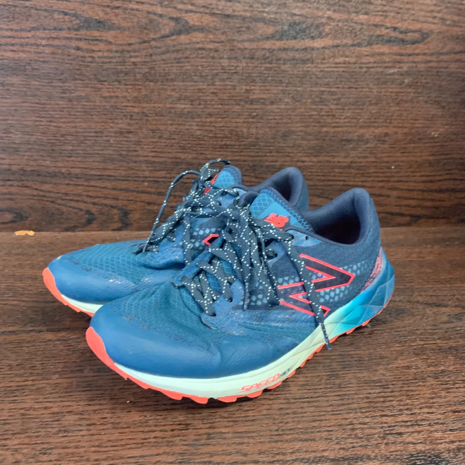 New Balance WT690CC1 Women’s Sneakers Size 9.5 Blue Red Trail Running Shoes