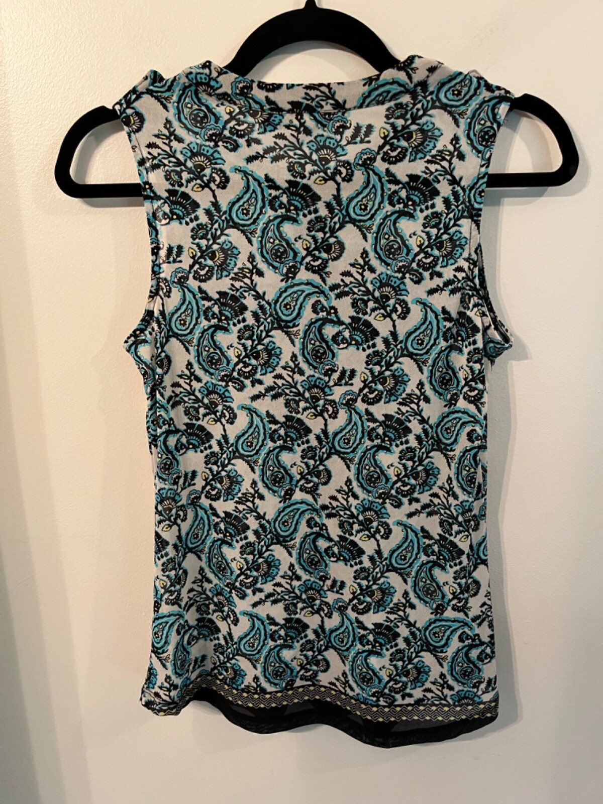 THE Limited Paisley Floral Multicolor Sleeveles Blouse Top Button Accent Boho XS