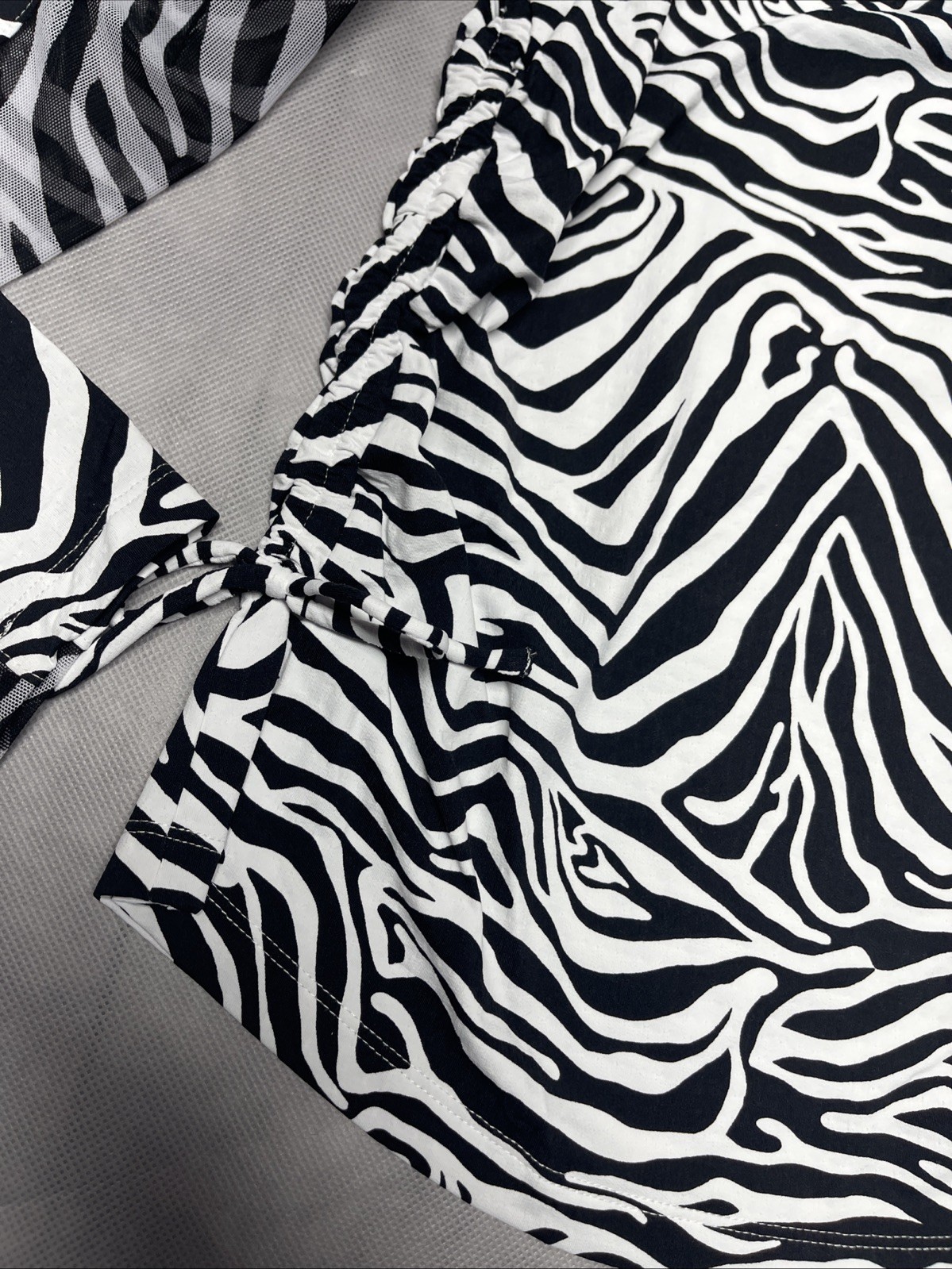IBKUL Black & White Cecilia Zebra Print Long Sleeve Small Drawstring UPF 50+