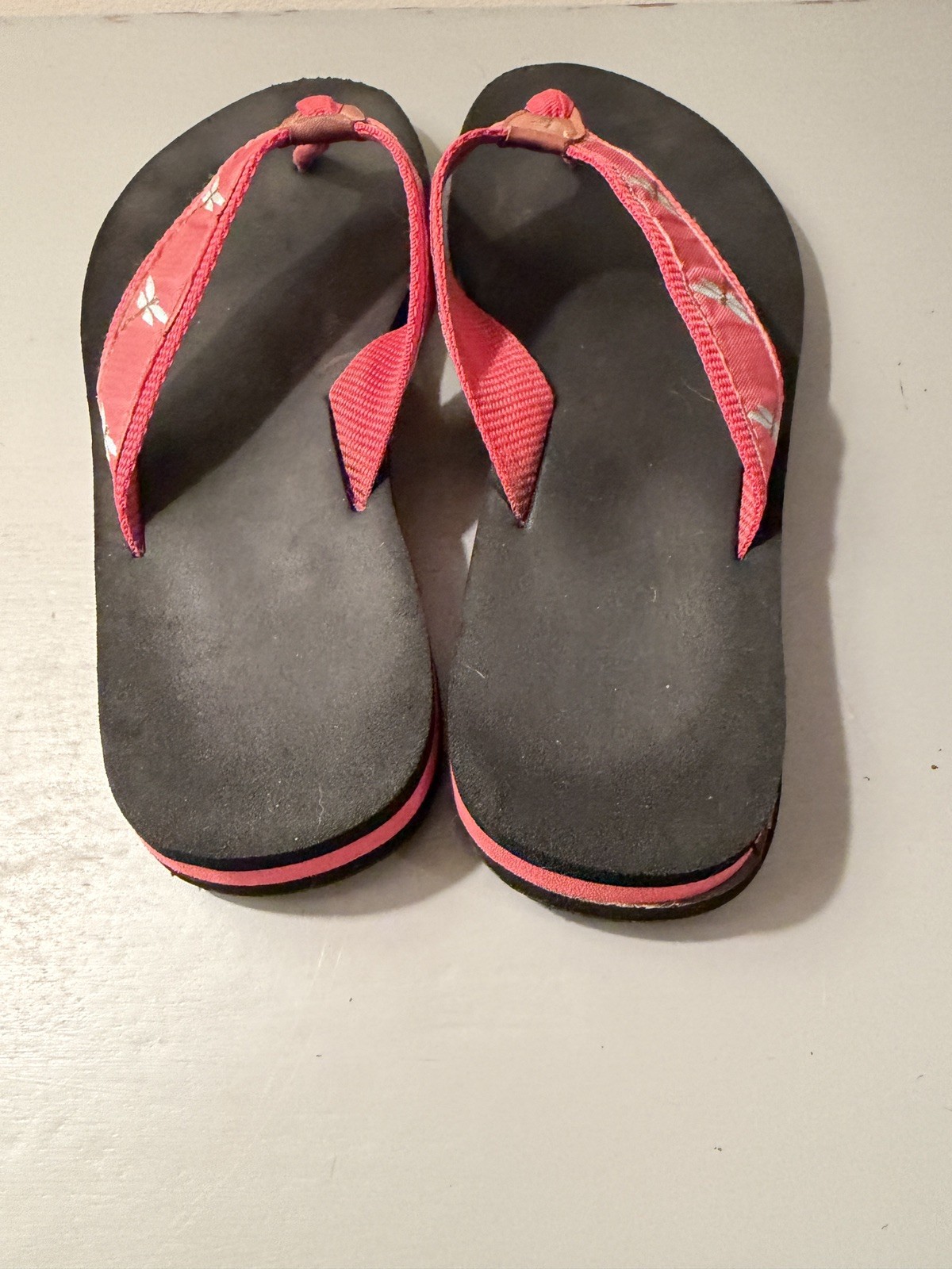 L.L. Bean Red & Black Flip Flops with Dragonfly Pattern Women’s Sandals Size 8 !
