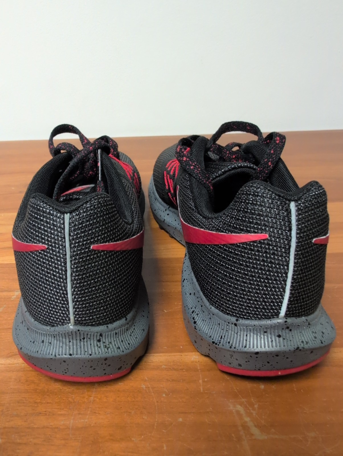 Nike Run Swift AR1945 001 Black Red Speckled Laces Size Men 8 Women 9.5