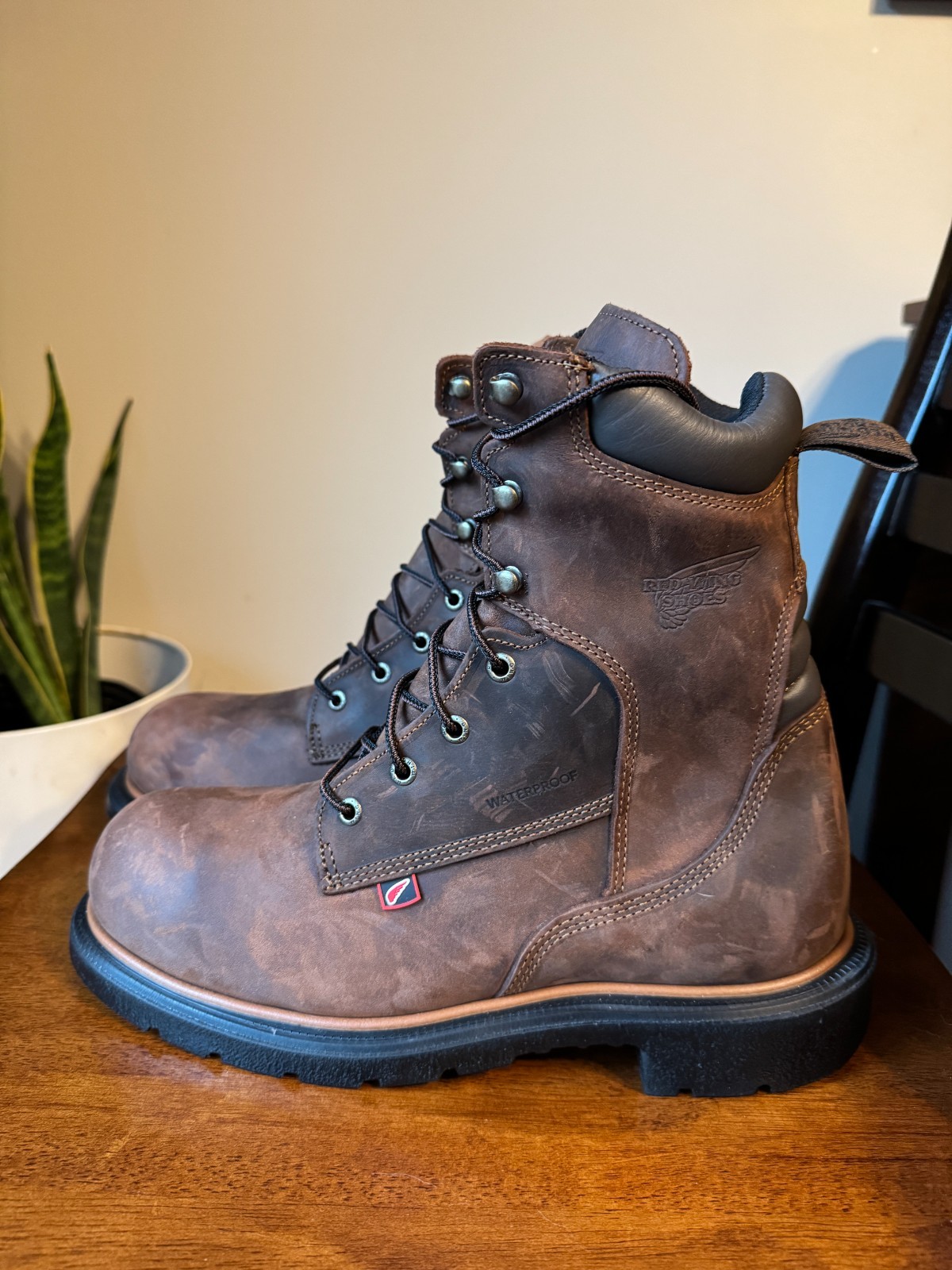Red Wing 4200 DynaForce 8″ Steel Toe Work Boots Size 9D New Factory 2nds ASTM F2