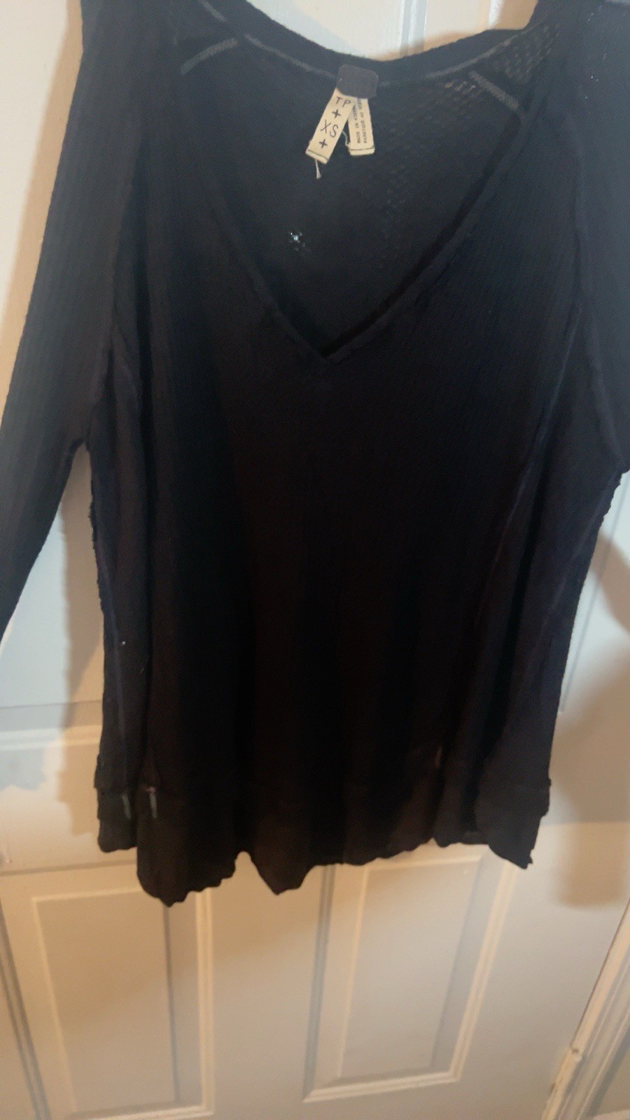 We The Free Women’s Black V-Neck Ruffle Knit Long Sleeve. XS Petite Tall