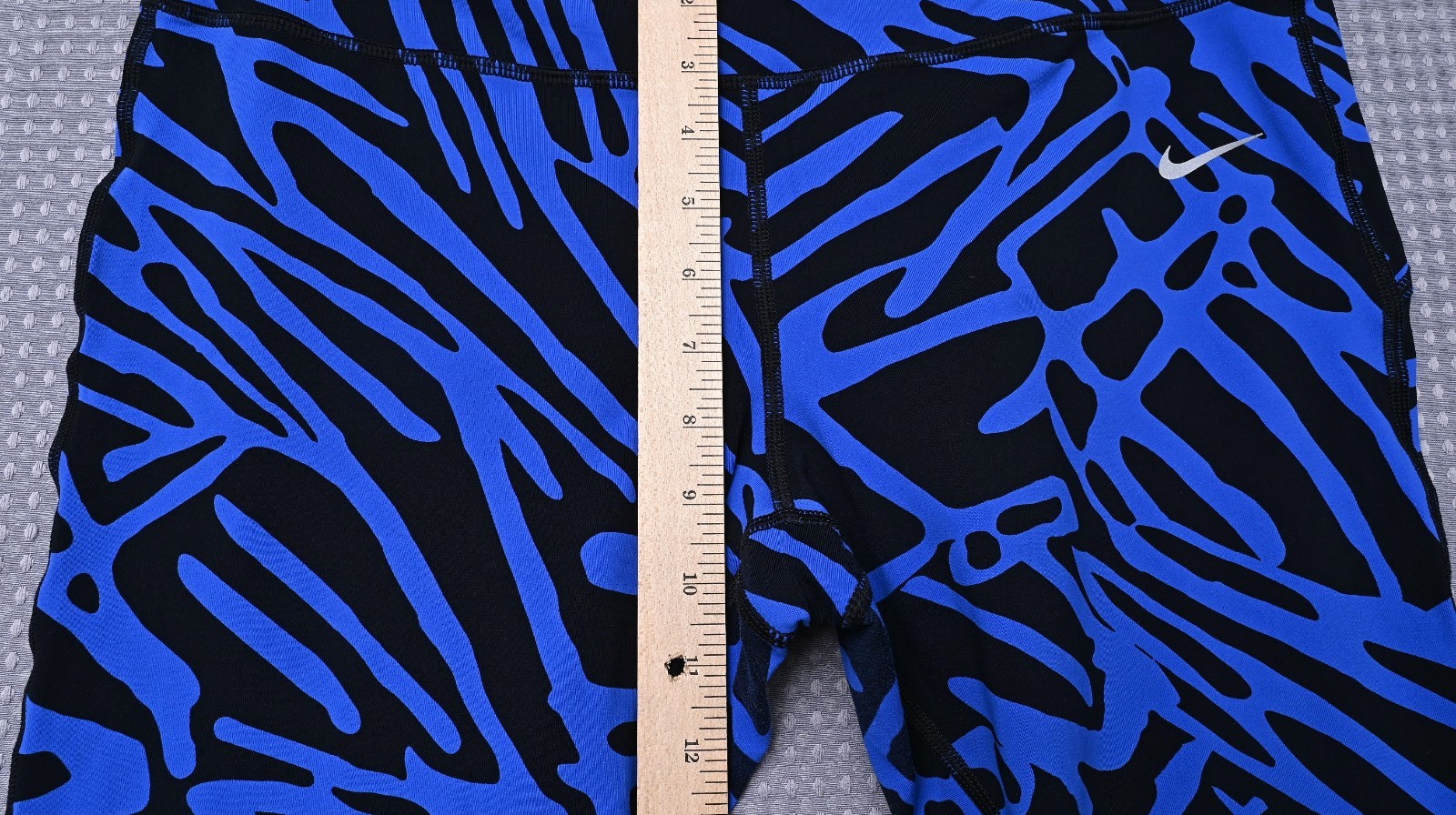 Nike® Size XL Splash Patterned Print Blue Leggings Body: 77% Nylon & 23% Spandex