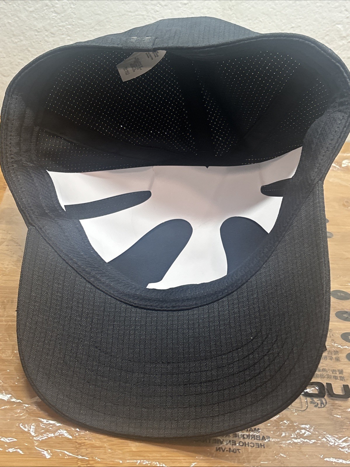 Under Armour 1383438 L/XL Men’s Black Baseball Cap Hat Stretch