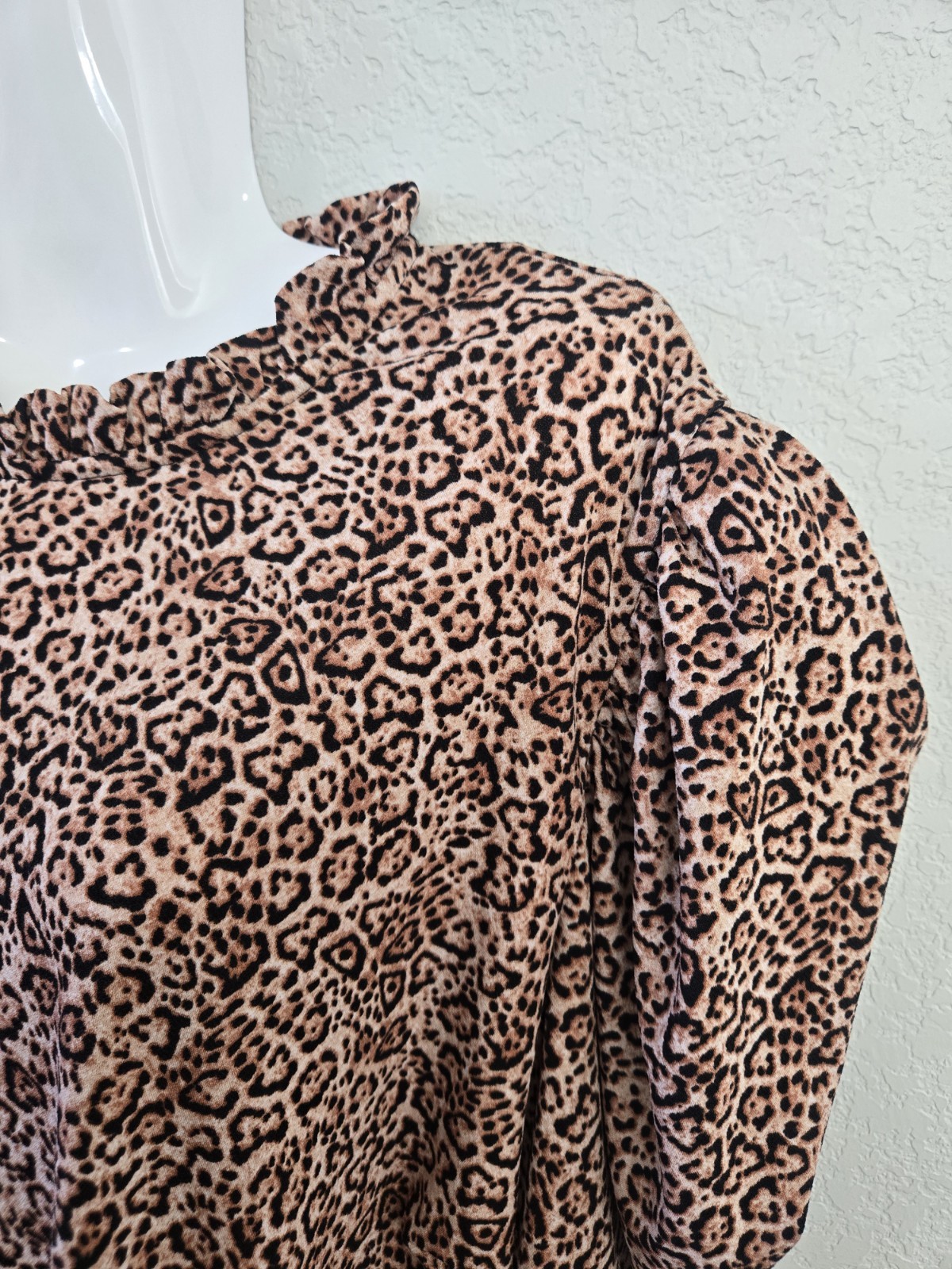 CeCe Women’s 3X Brown Black Leopard Knit Ruffle Keyhole Puff Sleeve Blouse