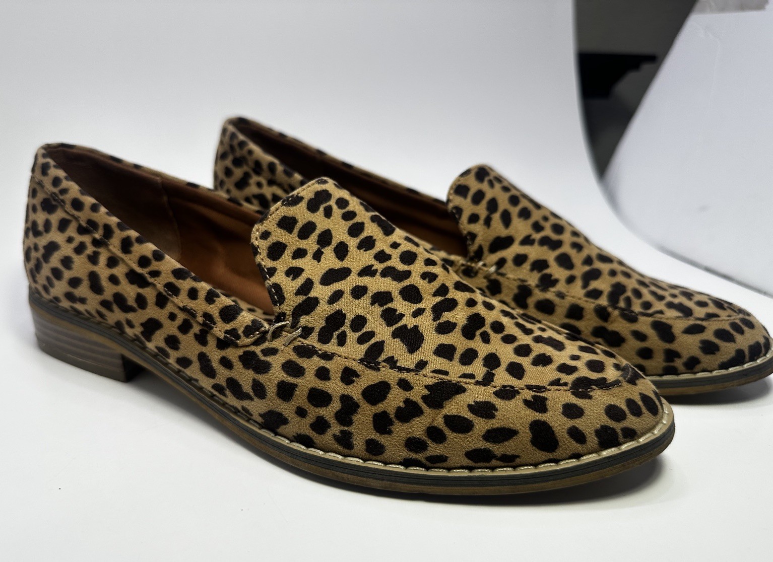 Indigo Rd Shoes Womens Size 8.5 Tan Black Leopard Print Loafers Slip On Flats